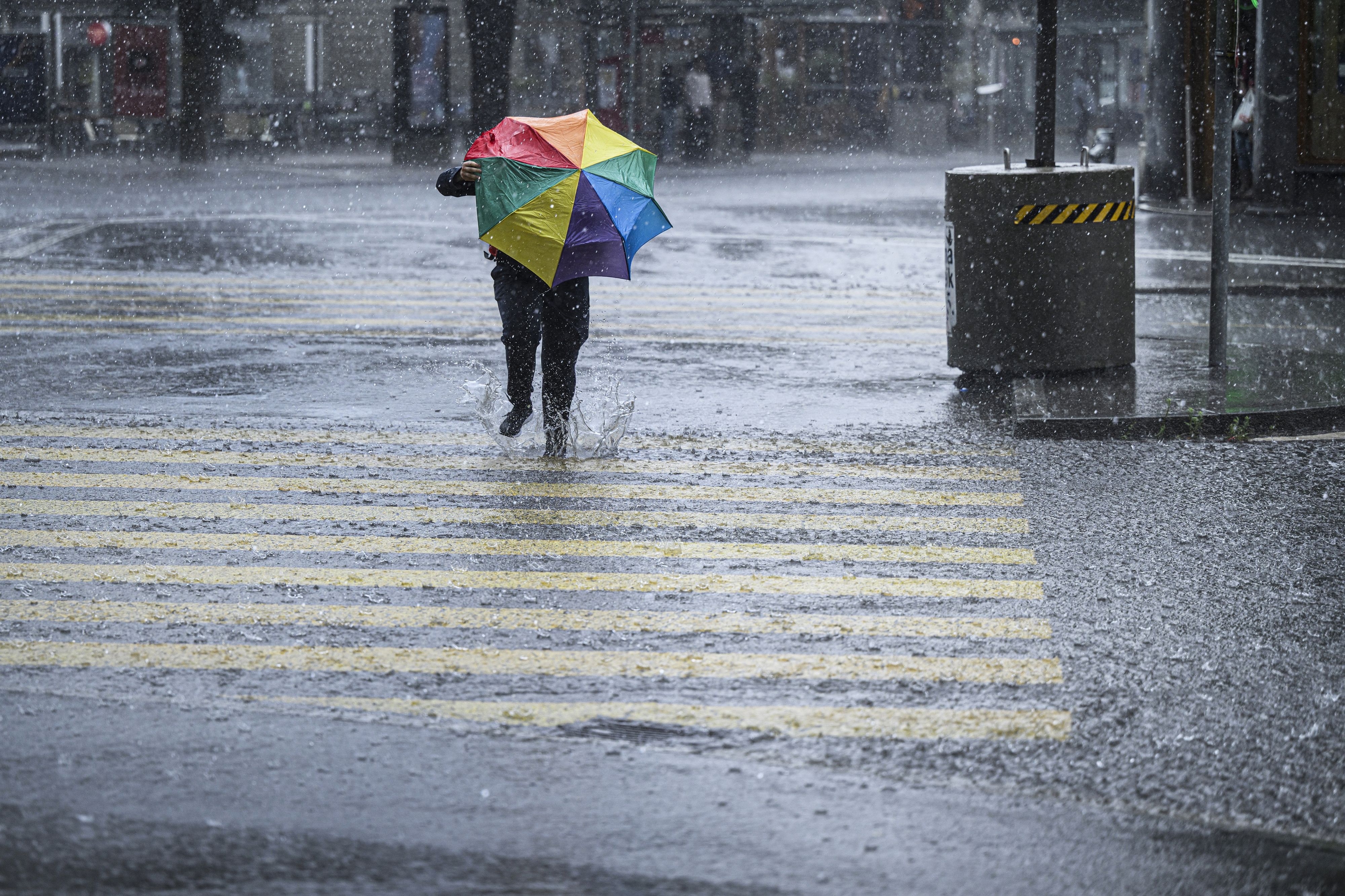 Heute.at - Gewitter mit großen Regenmengen krachen in Österreich