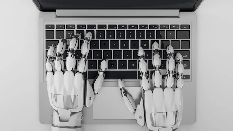 Ob kurze Mails oder ganze Webseiten, wenn es um Texte geht, kommt kaum ein Bereich noch ohne KI-Unterstützung aus. Und sie wird immer besser darin, uns zu imitieren. Der Economist hat untersucht, wie man trotzdem erkennt, welche Texte von einer KI stammen.