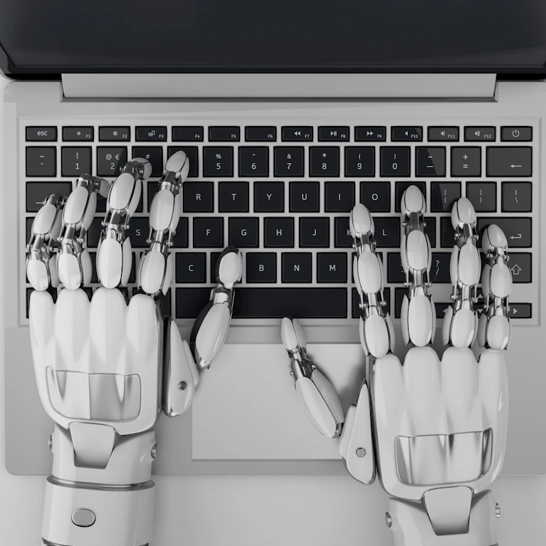Ob kurze Mails oder ganze Webseiten, wenn es um Texte geht, kommt kaum ein Bereich noch ohne KI-Unterstützung aus. Und sie wird immer besser darin, uns zu imitieren. Der Economist hat untersucht, wie man trotzdem erkennt, welche Texte von einer KI stammen.