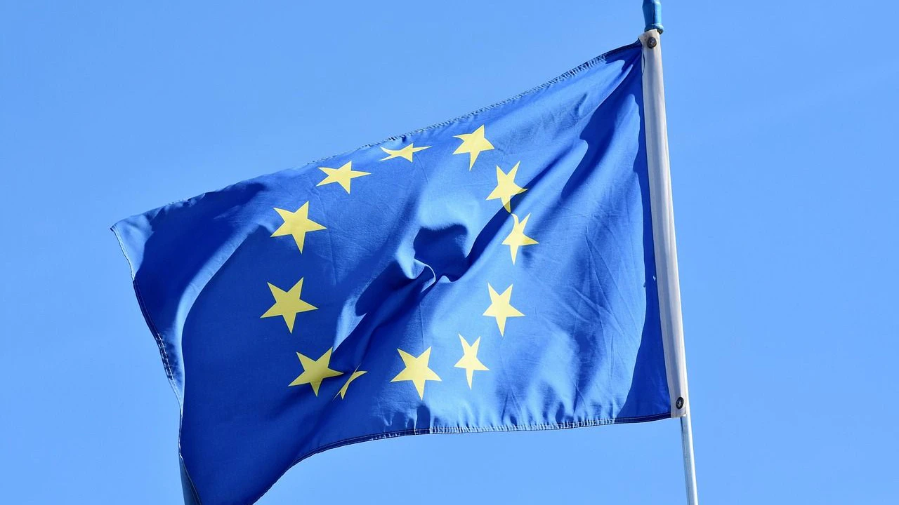 Heute.at - EU droht KI-Firmen mit harten Strafen