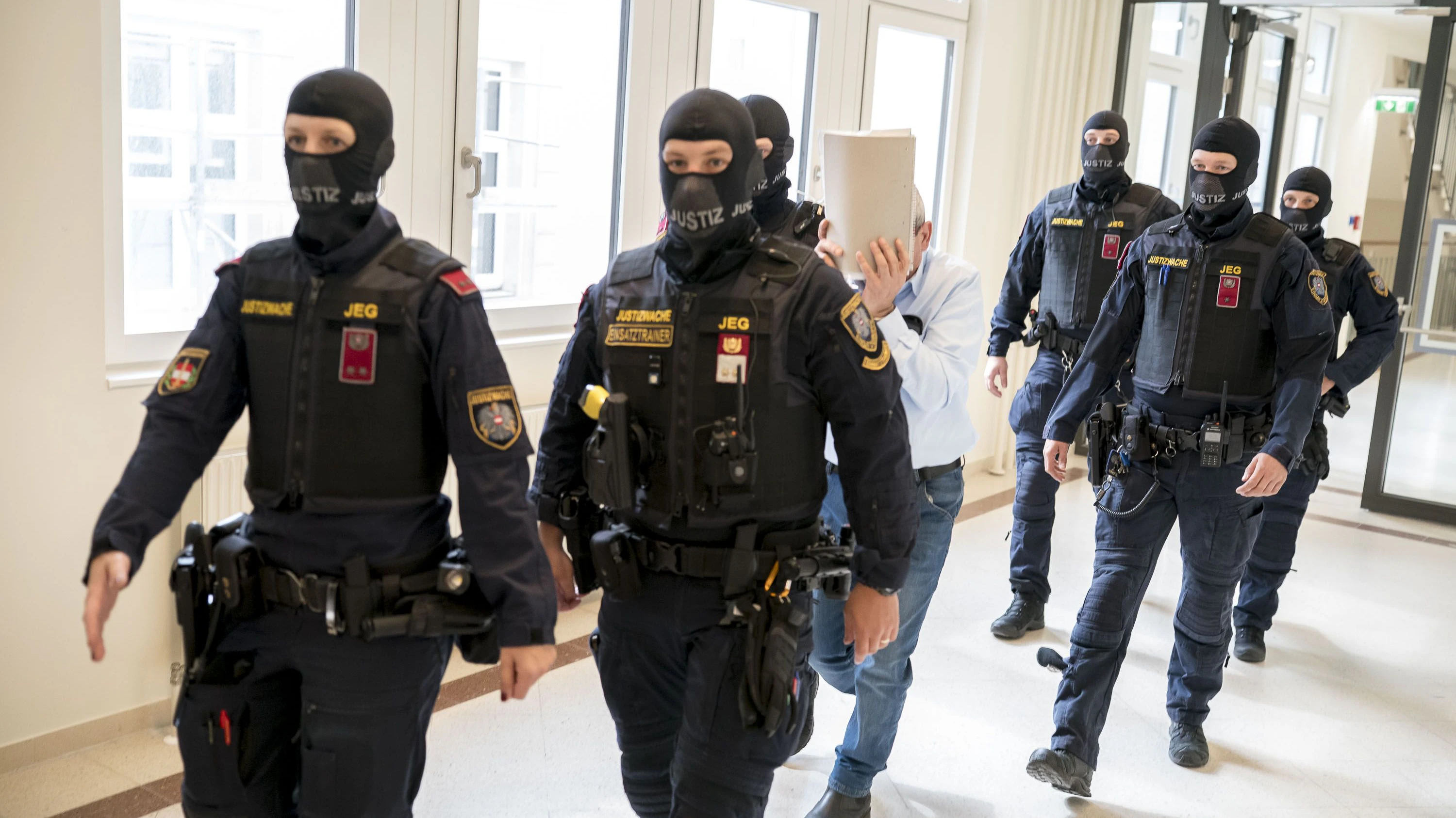 Heute.at - Folter-Urteil: Syrien-Offizier offenbar untergetaucht