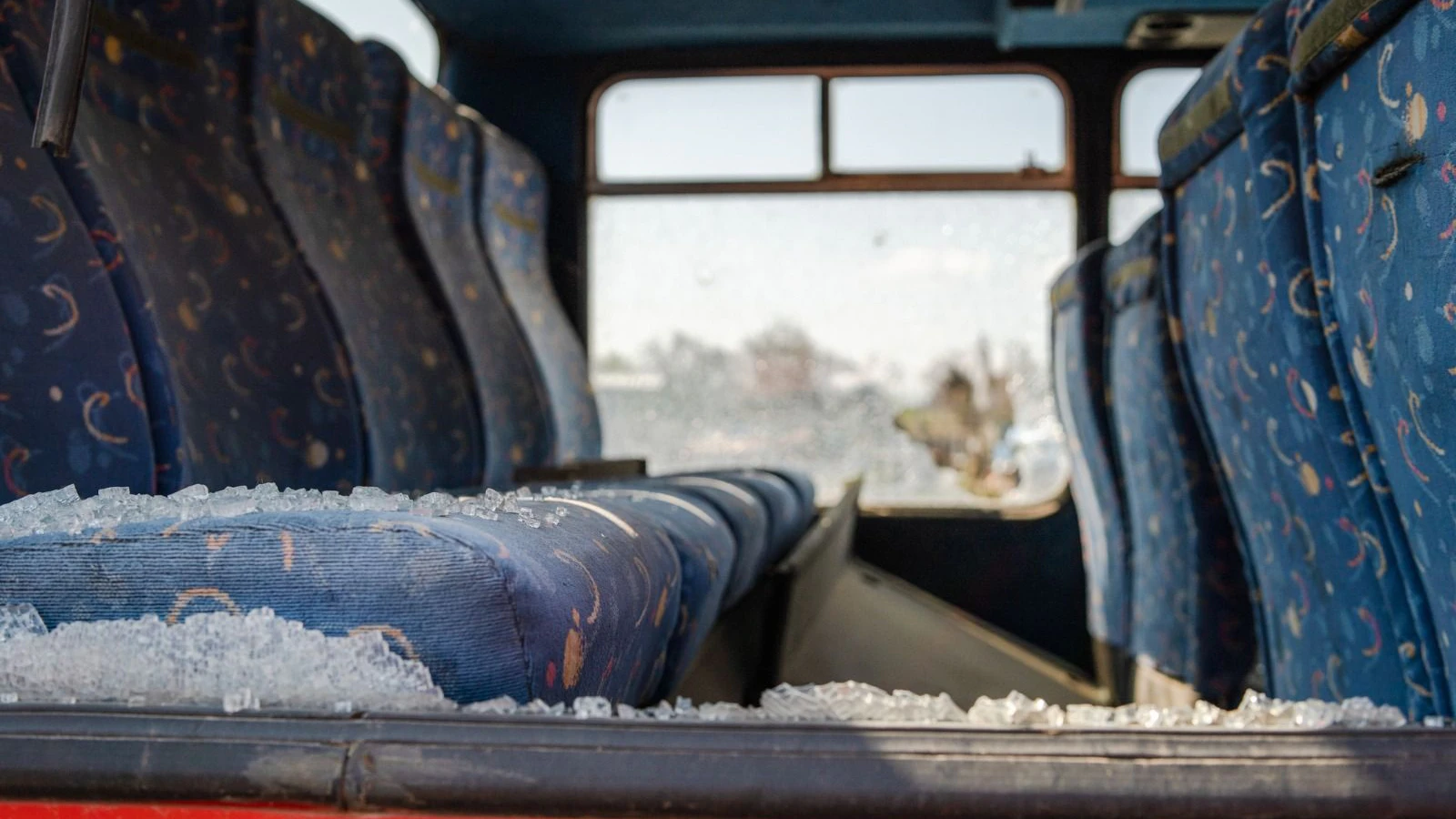 Heute.at - Lastwagen fuhr in Landbus – zwei Fahrgäste verletzt