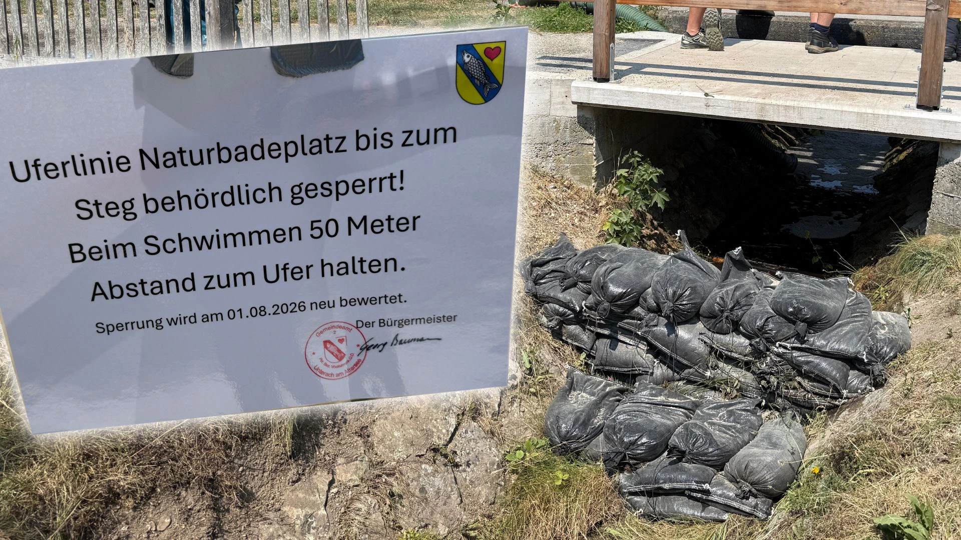 Die Feuerwehr errichtete Ministaudämme.