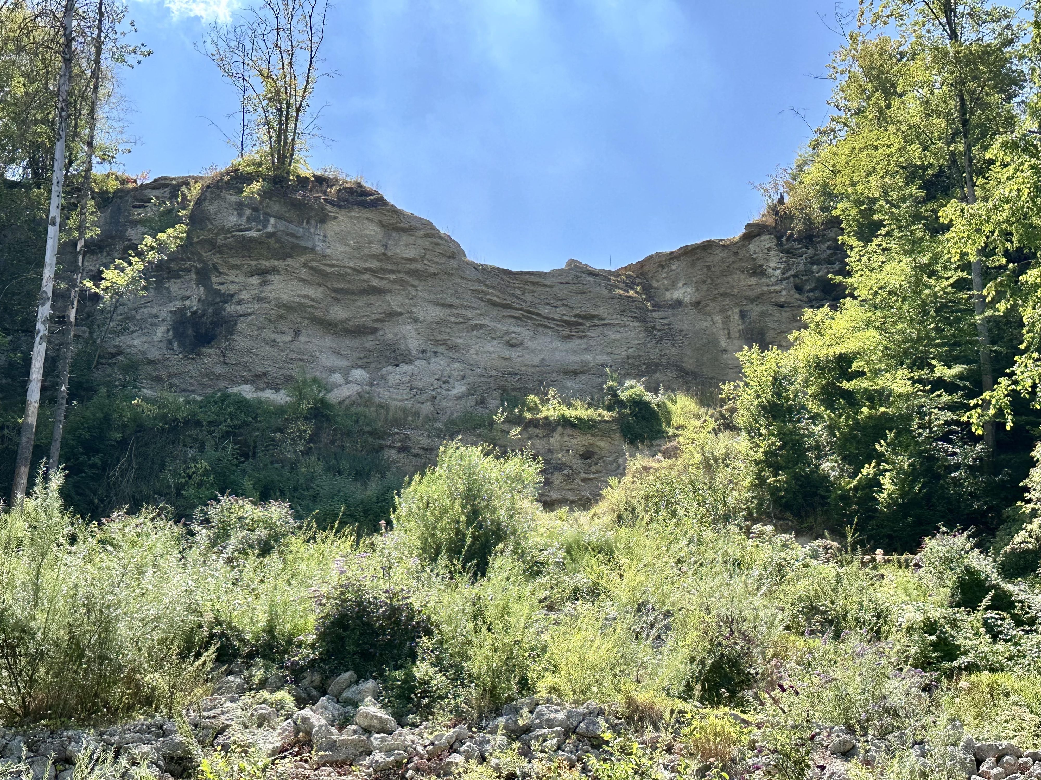 An dieser Felswand finden die Sprengungen statt.