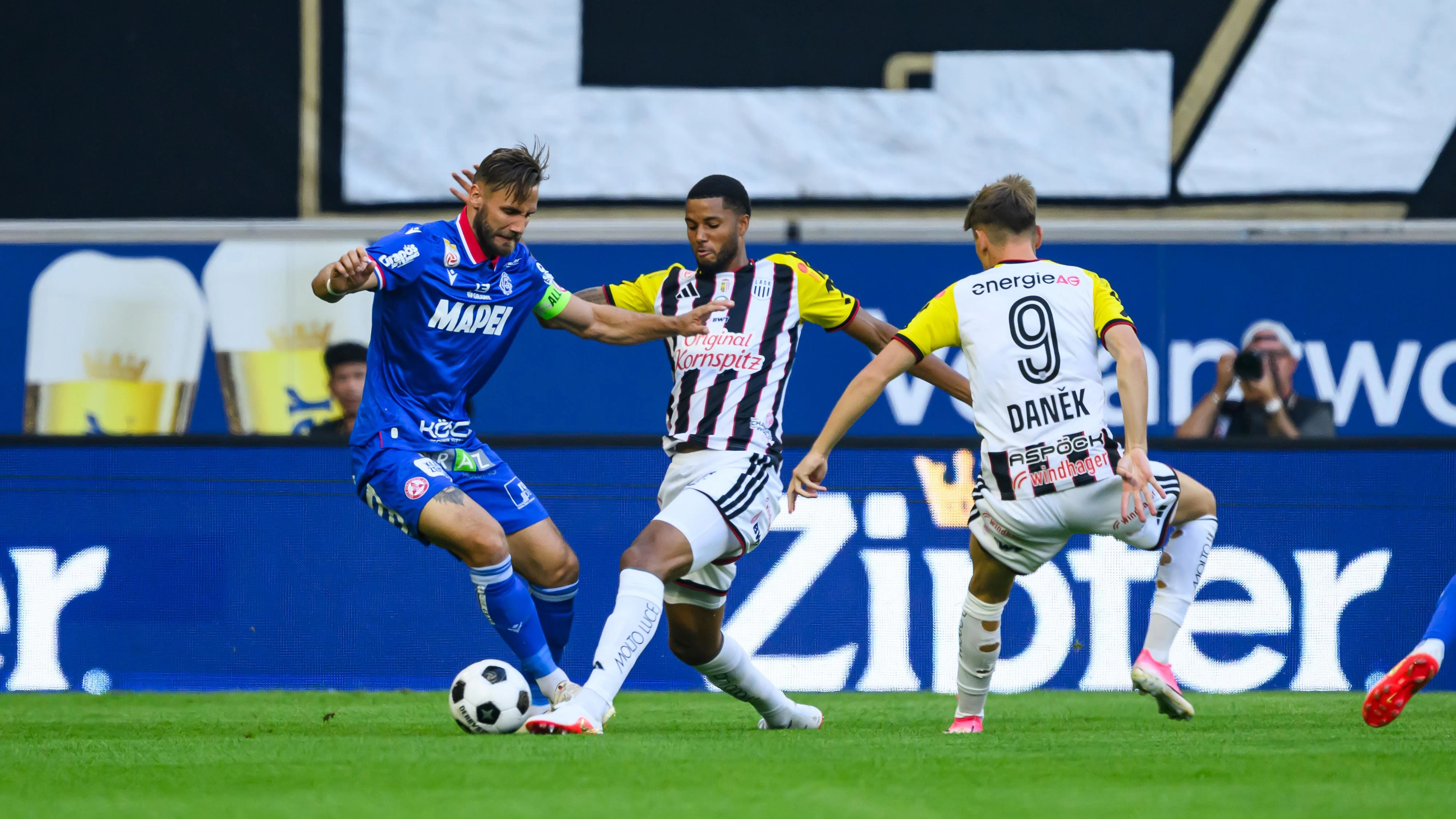 Heute.at - LASK startet mit 3:0 gegen den GAK in die Saison