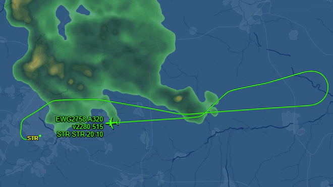 Flug EW2758 kehrte nach dem Blitzschlag zum Flughafen Stuttgart zurück.