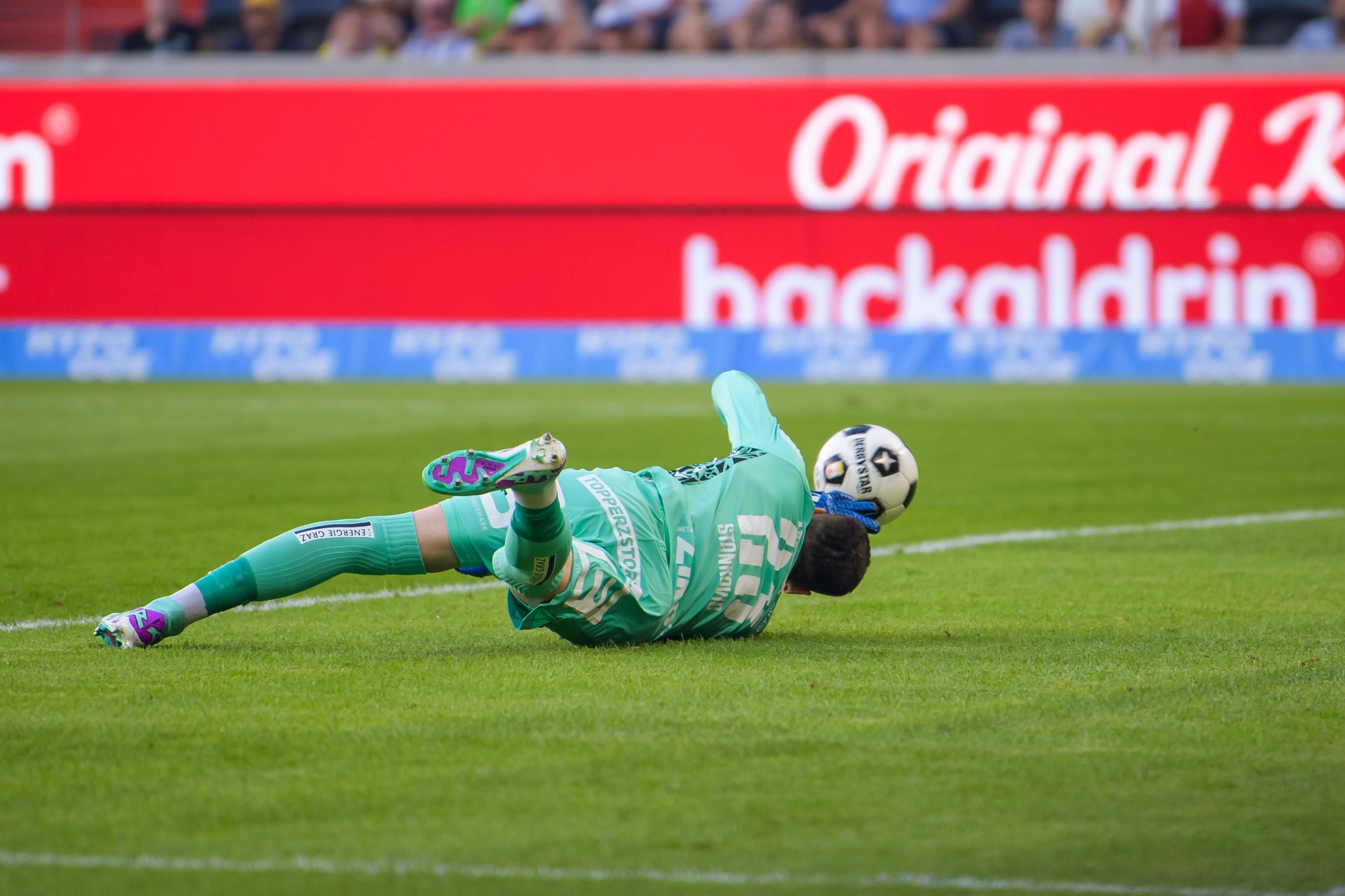 Heute.at - Skandal nach LASK-Sieg: Gegner-Goalie geht zu Boden