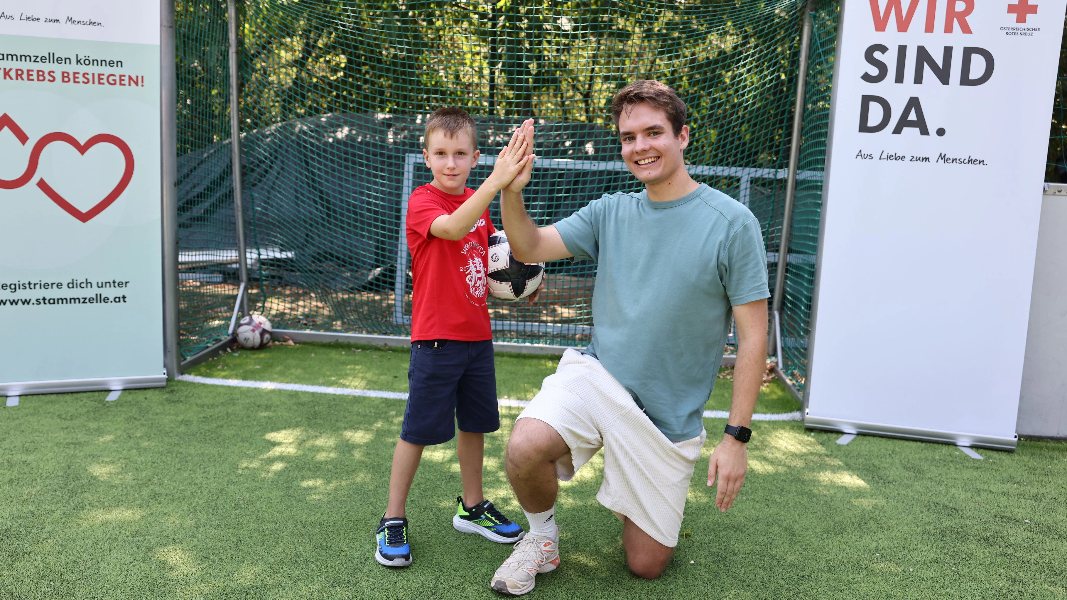 Heute.at - Als Baby todkrank – Michael (7) trifft Lebensretter