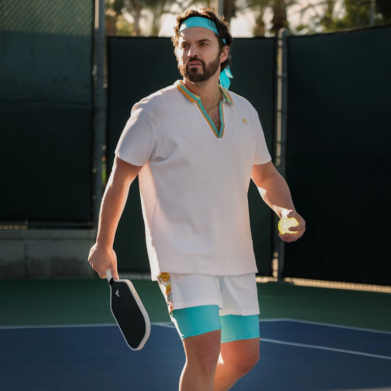 Ob Jeff Bezos, John McEnroe oder Prinz Harry: alle spielen derzeit Pickleball. Kein Wunder, dass der Streaming-Anbieter Apple TV+ den Trend nun aufgegriffen und mit "The Dink" eine Komödie darüber gemacht. Die wird dem Charme der Sportart aber nur bedingt gerecht.