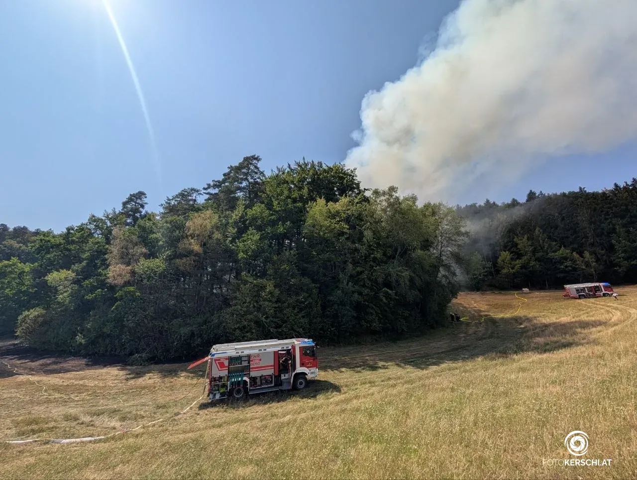 16 Feuerwehren stehen im Großeinsatz. (Symbolbild)