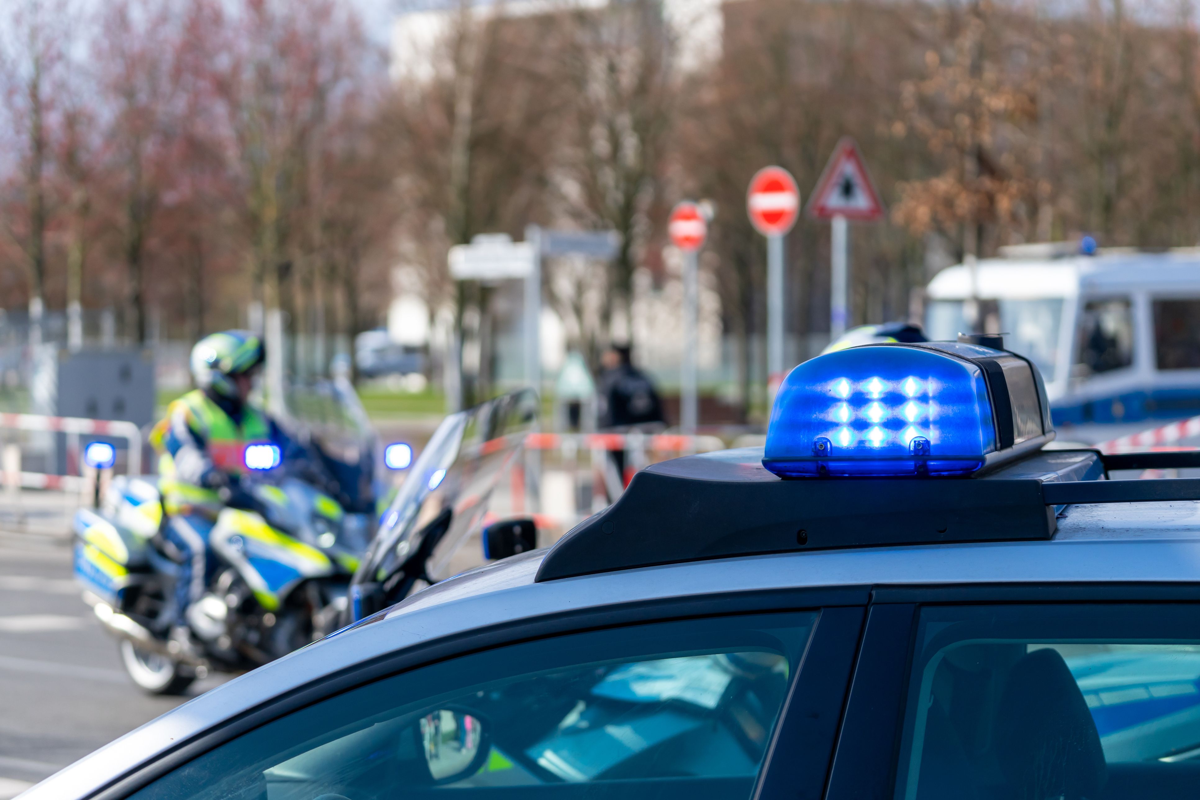 Der Prozess gegen die vier Angeklagten beginnt am 12. Oktober 2026 vor dem Landgericht Arnsberg. 