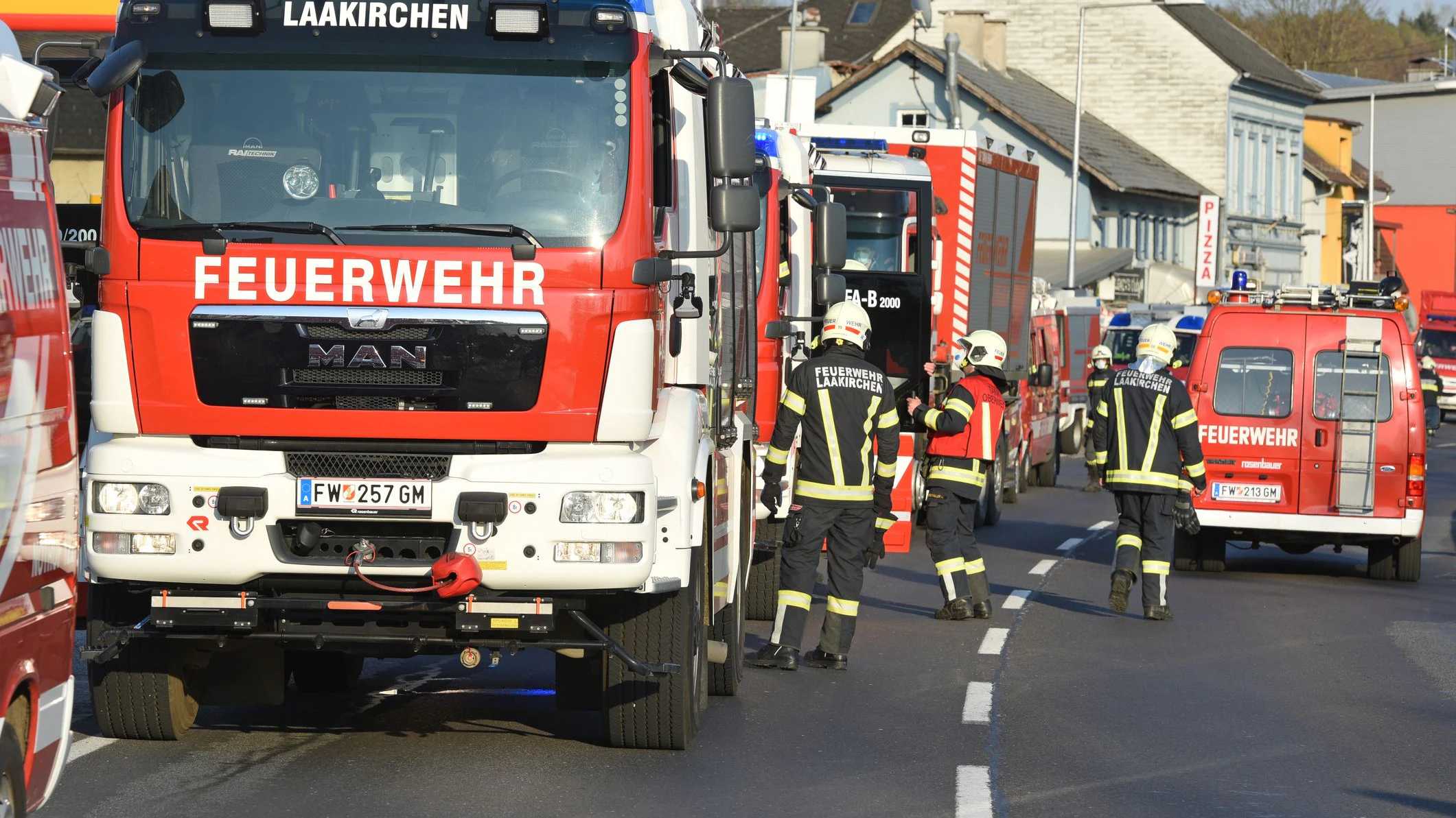 Heute.at - Brand auf Bauernhof fordert tausende Tierleben