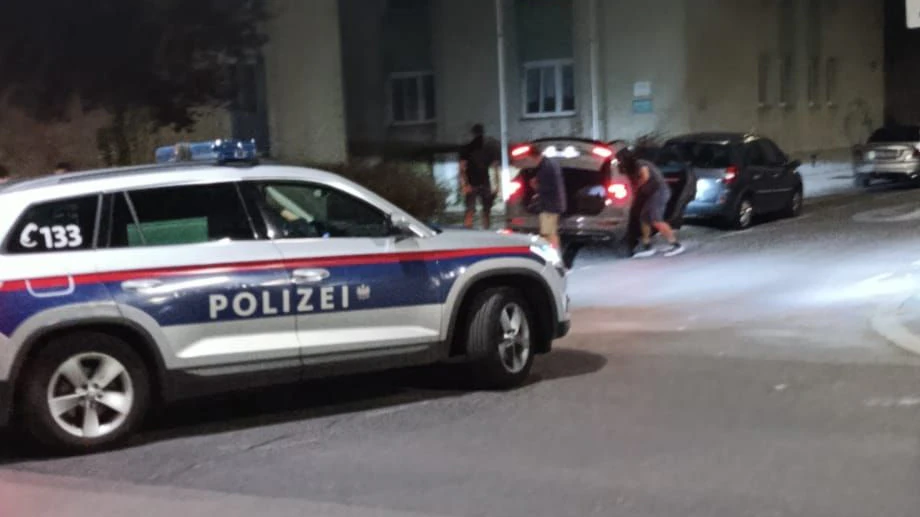 Heute.at - Jugendlicher schießt aus Fenster und trifft Mädchen