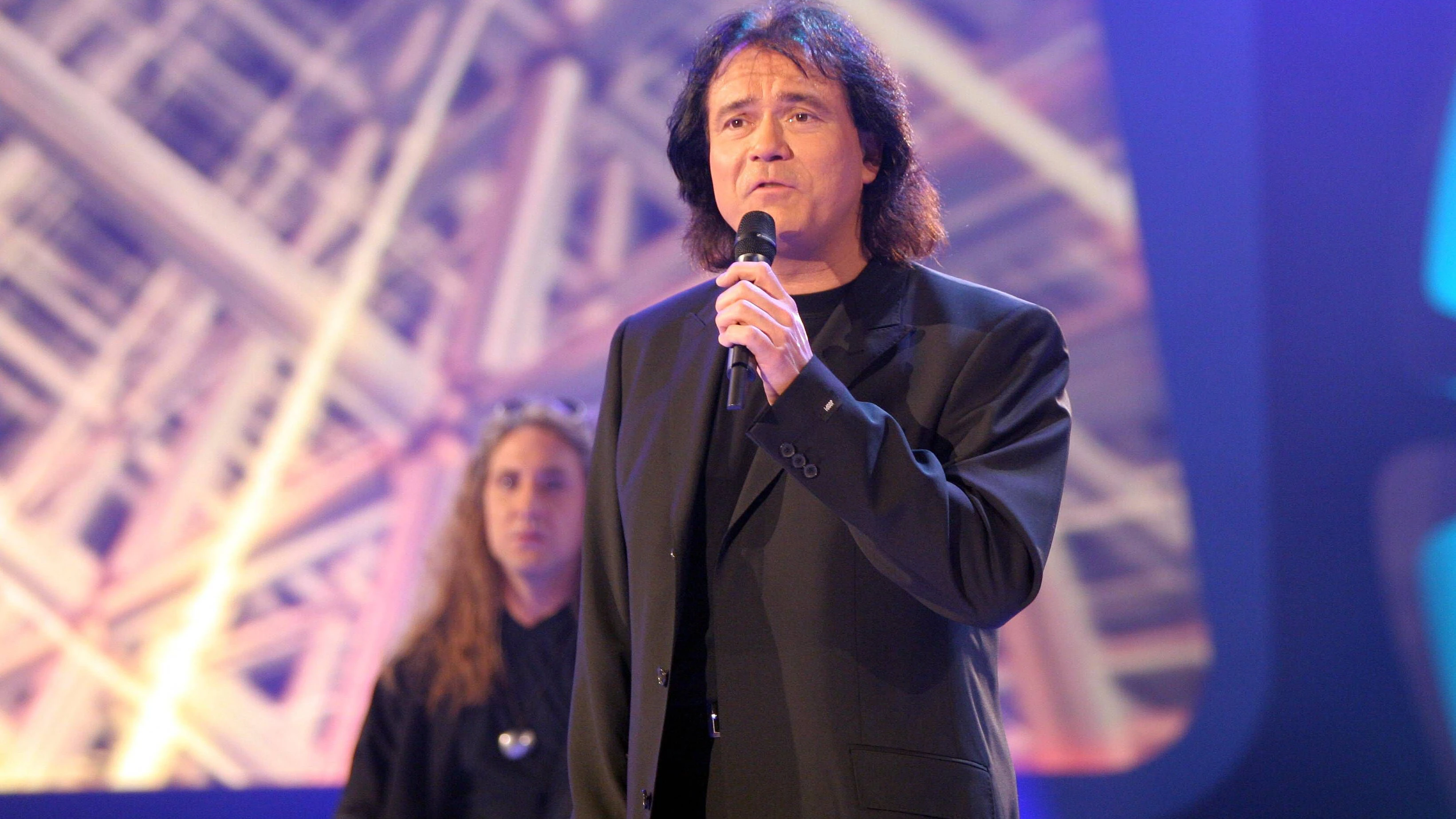 Bildnummer: 50606874  Datum: 19.11.2004  Copyright: imago/Scherf Sänger Andreas Martin (GER) anlässlich der Fernsehsendung DIE SCHLAGER DES JAHRES in Chemnitz, Personen; 2004, Chemnitz, TV, MDR, Fernsehen, Schlager, Sänger, Musiker,; , quer, Kbdig, Einzelbild, close, Musik, Kunst, Deutschland, Aktion, People, Konzerte