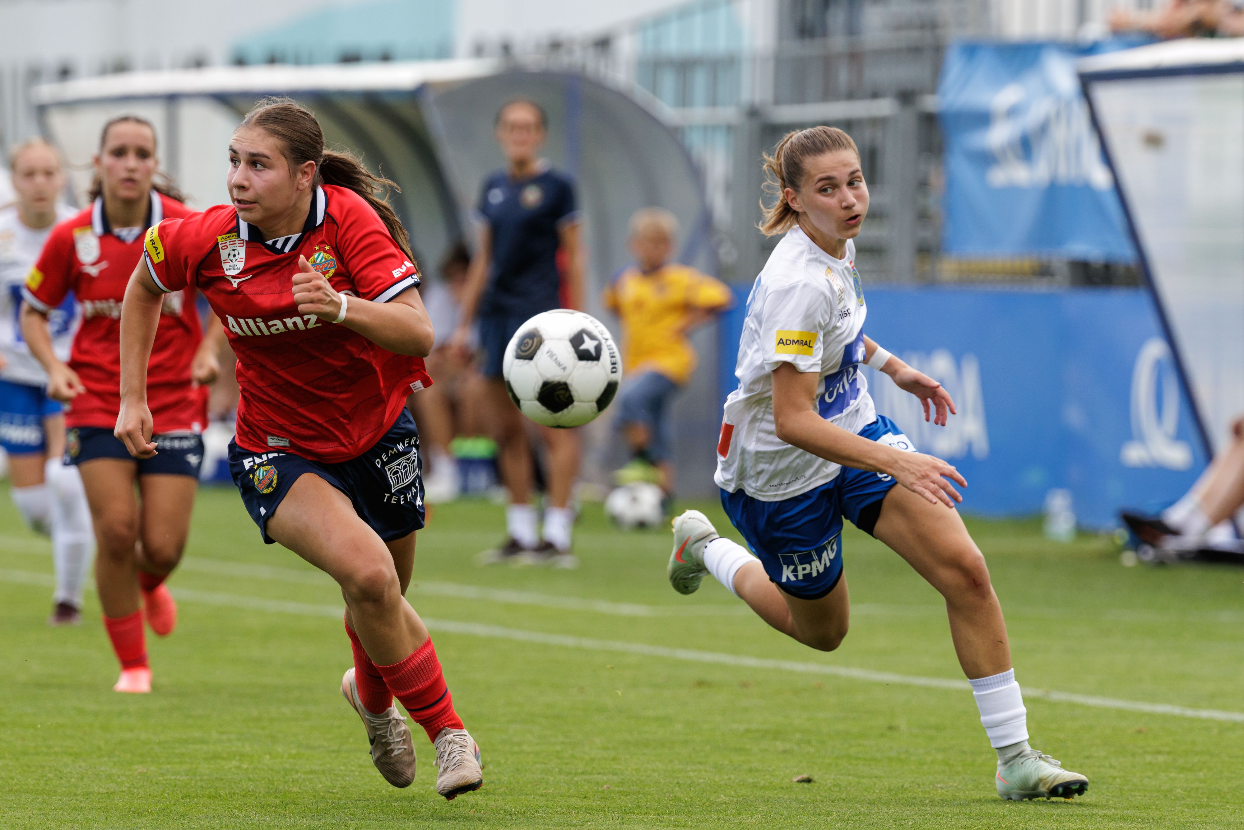Sophie Hoke (Rapid) im Duell mit Lilah Havel (Vienna)