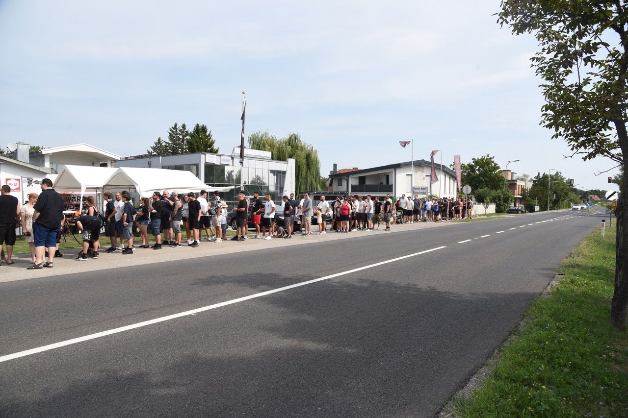 Hunderte Fans stürmten neuen Anime-Shop in Weigelsdorf