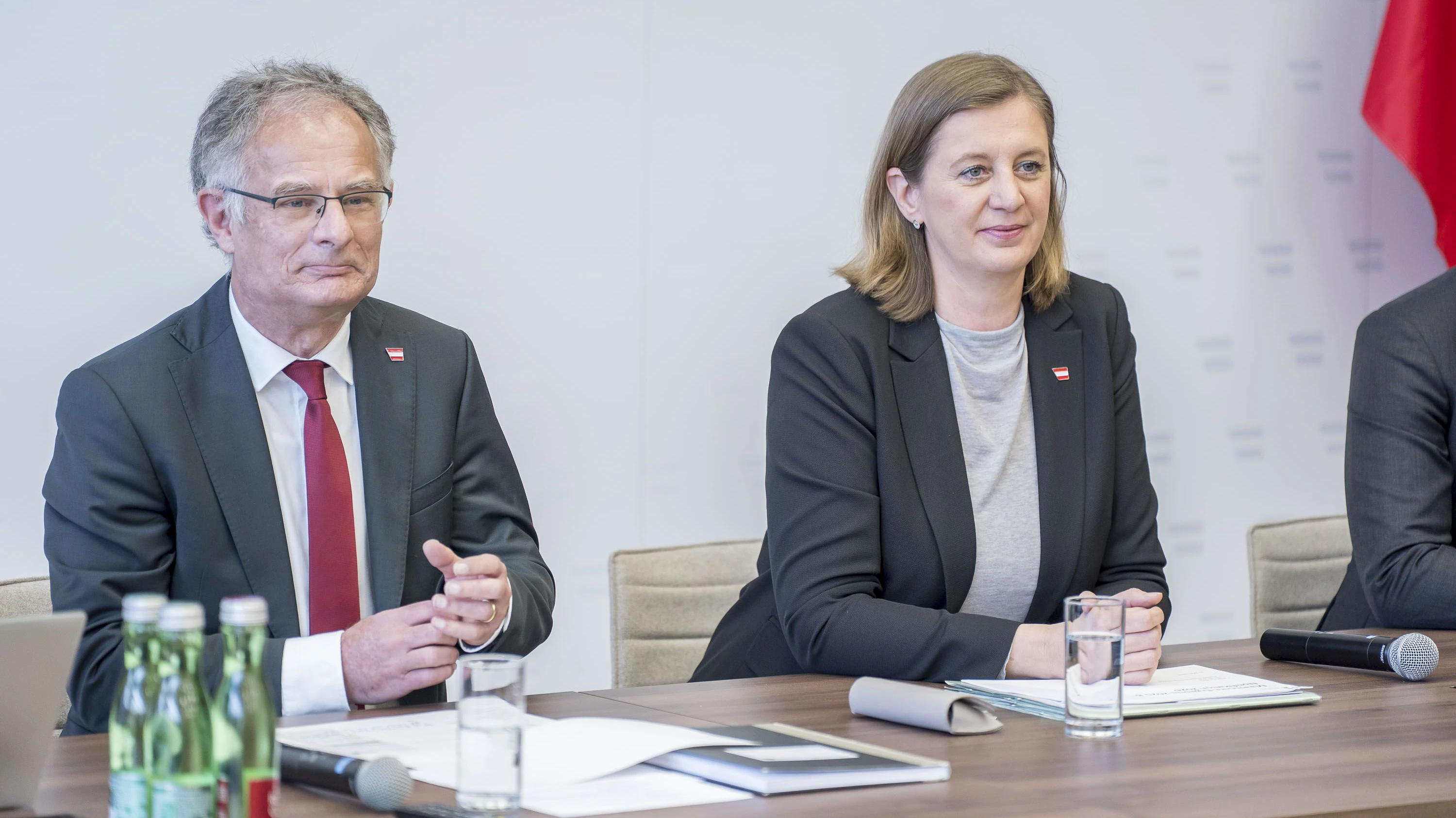 Heute.at - Trotz Krisen – Regierung sieht Budget auf Kurs