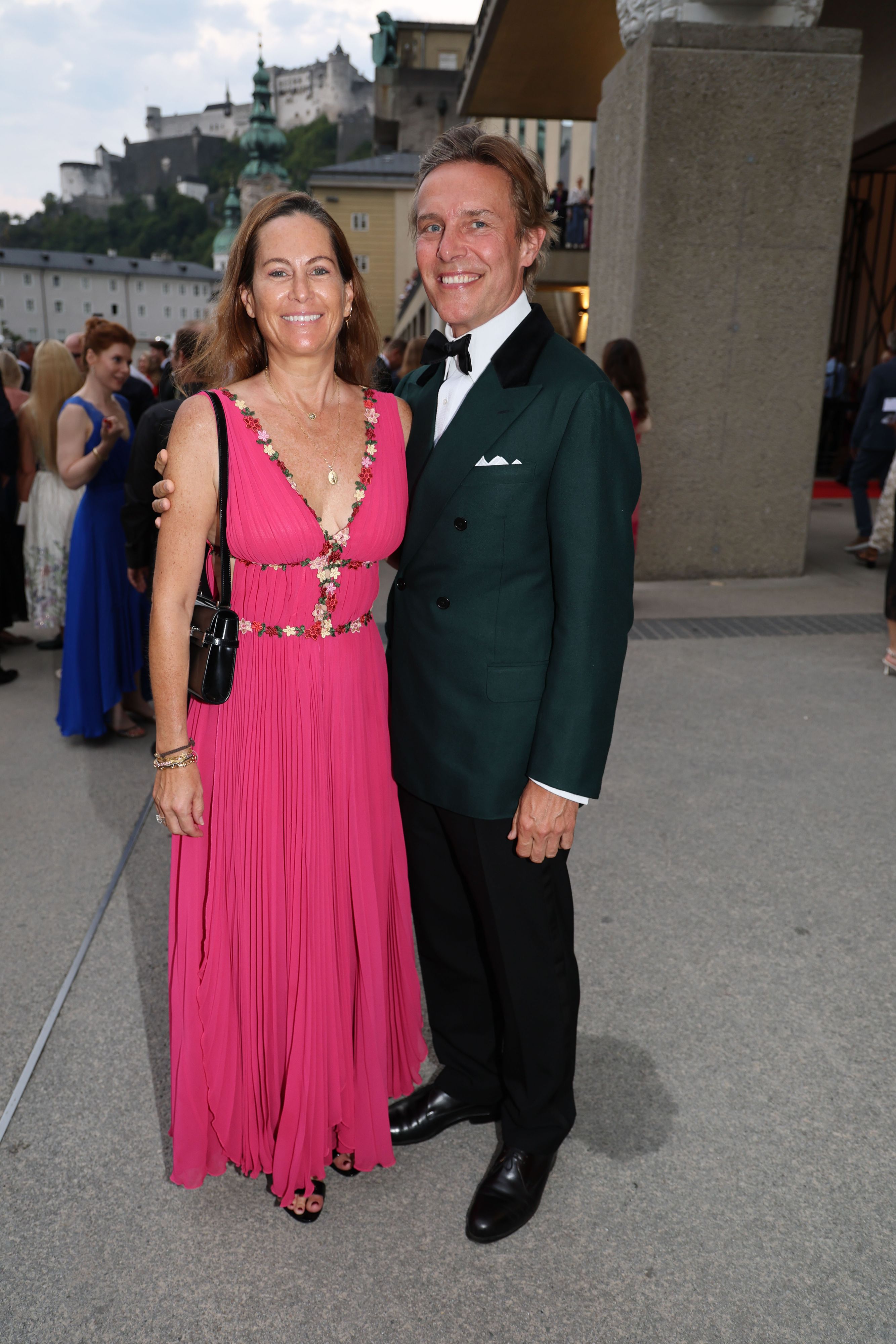 Birgit Lauda mit Marcus Sieberer bei der Premiere in Salzburg