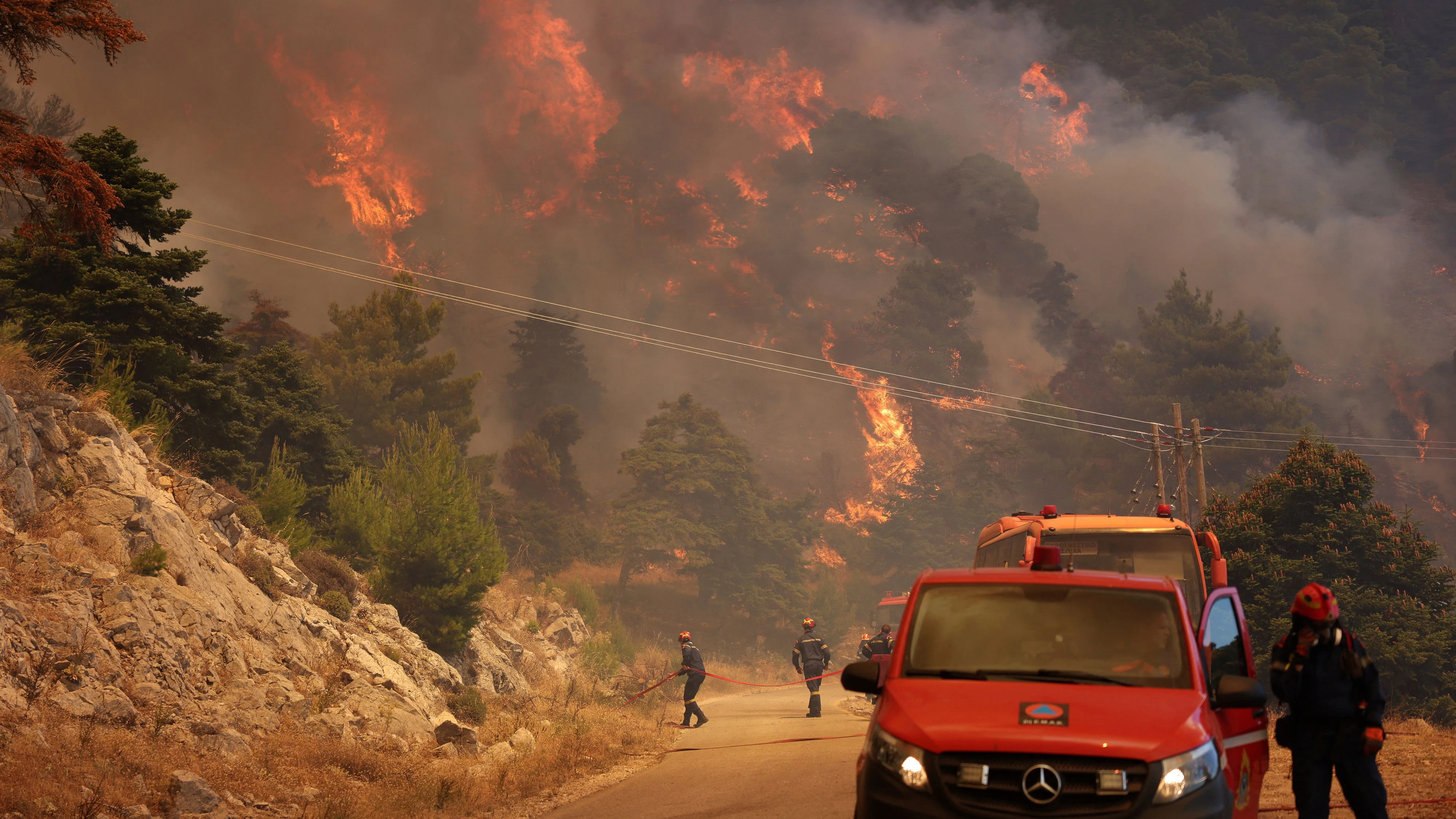 Heute.at - Mehrere Tote – Flammen-Inferno in Griechenland