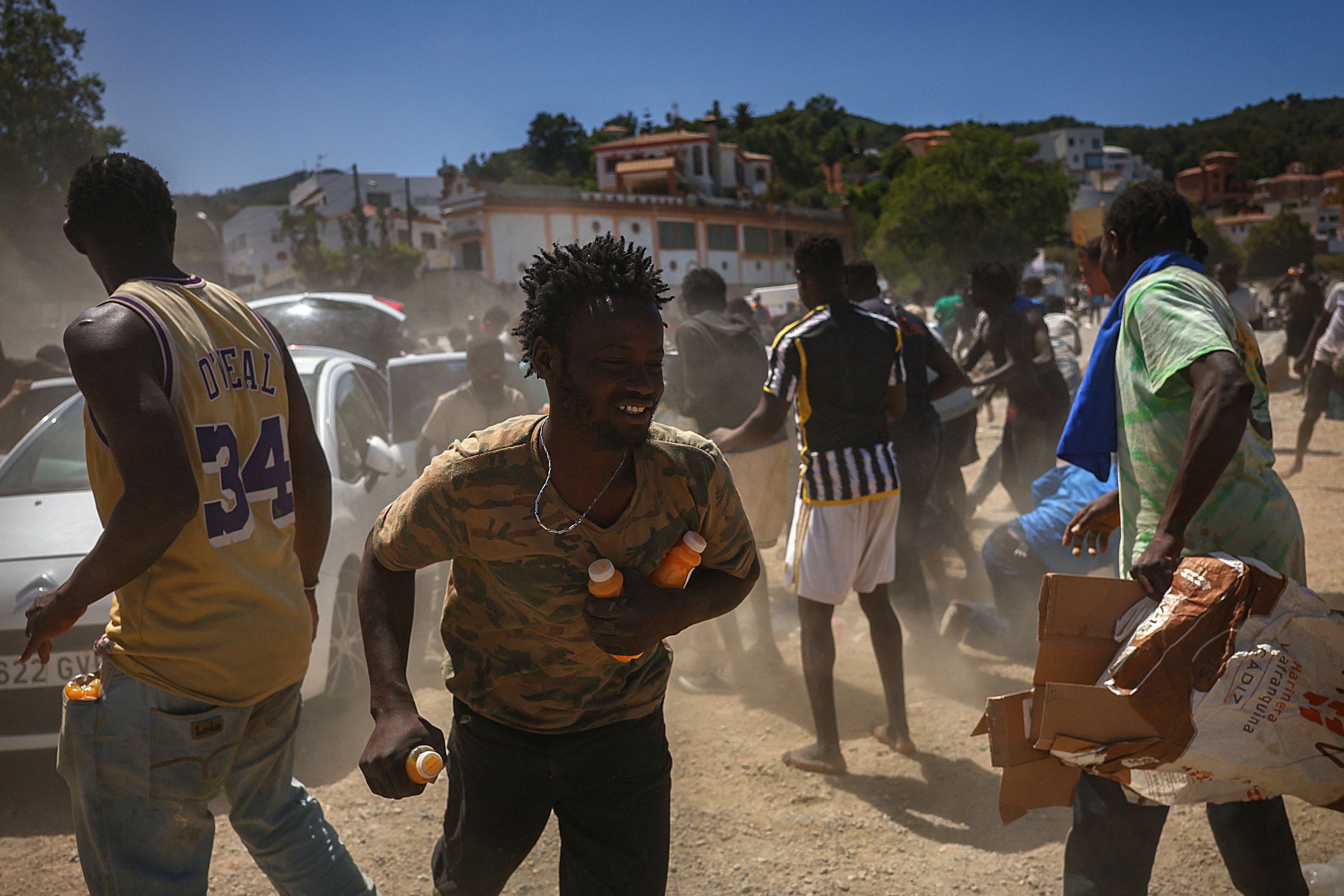 Insgesamt sollen mehr als 60.000 Migranten in die Exklave gelangt sein. 