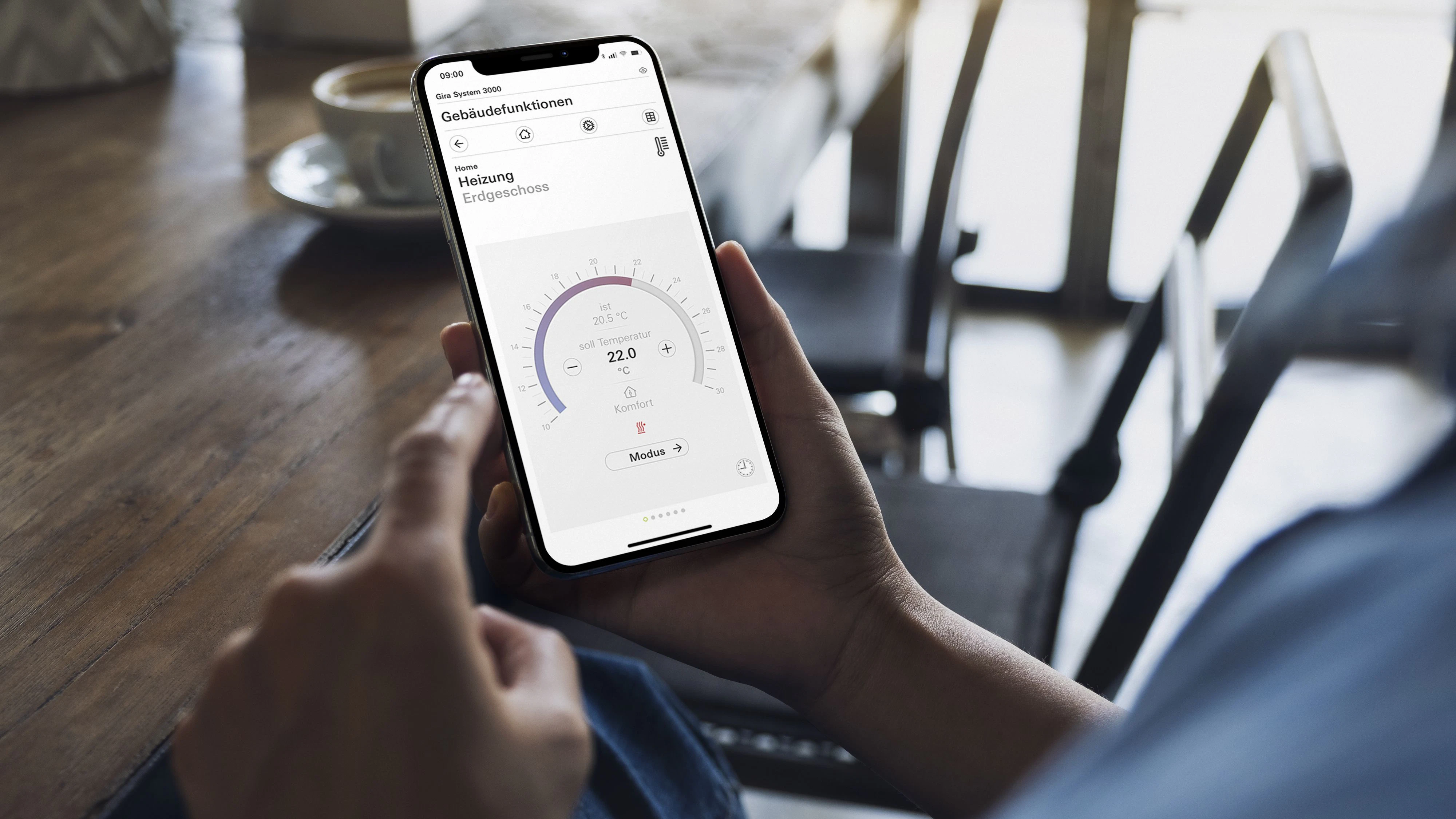 Über die App kann das Gira Smart Home aus der Ferne per Klick gesteuert werden.