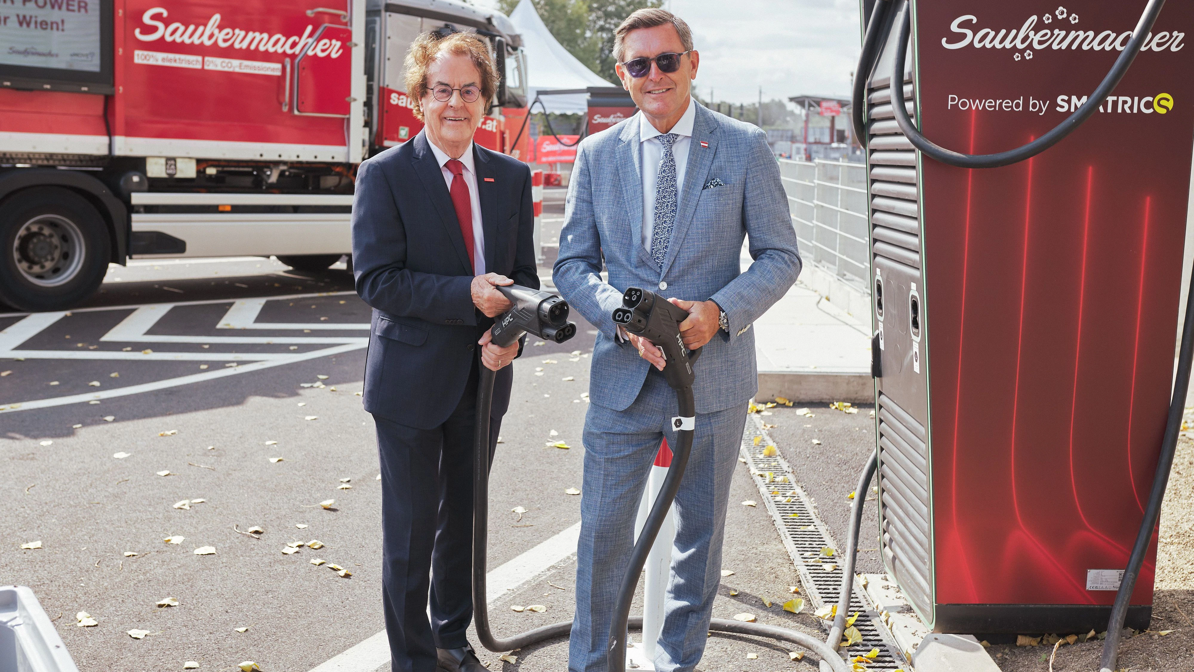 Hans Roth, Gründer von Saubermacher, und Mobilitätsminister Peter Hanke.