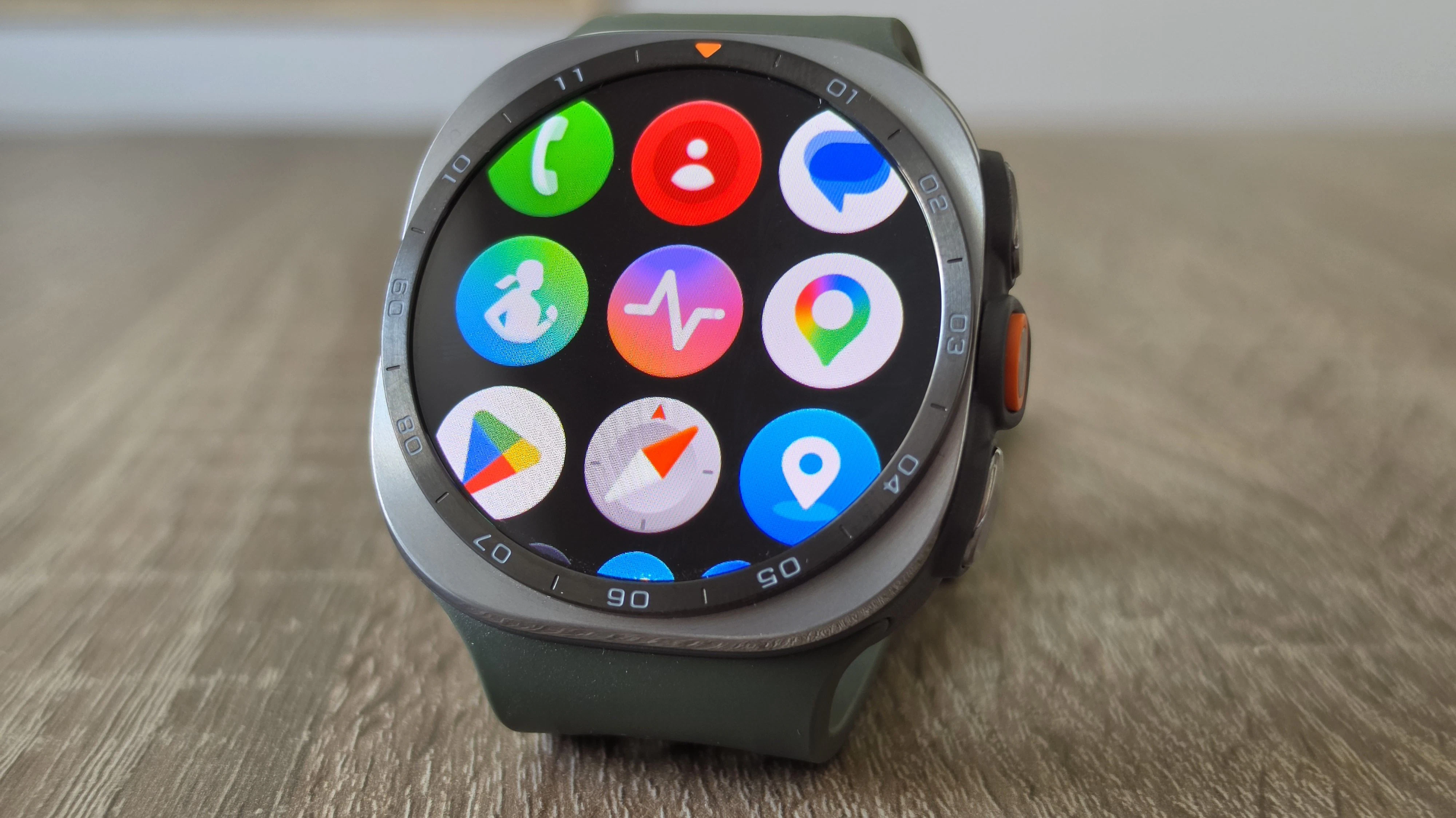 Die Galaxy Watch Ultra2 ist besonders für Nutzer interessant, die eine leistungsstarke und widerstandsfähige Smartwatch mit vielen Funktionen suchen.