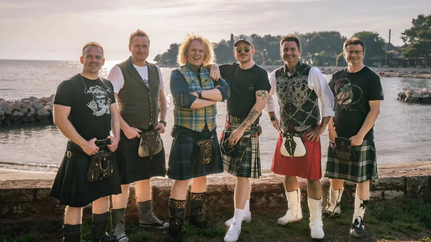 "Die Lauser": Die Kilts sind die Markenzeichen von Andreas Hinker (rechts) und seinen Bandkollegen.