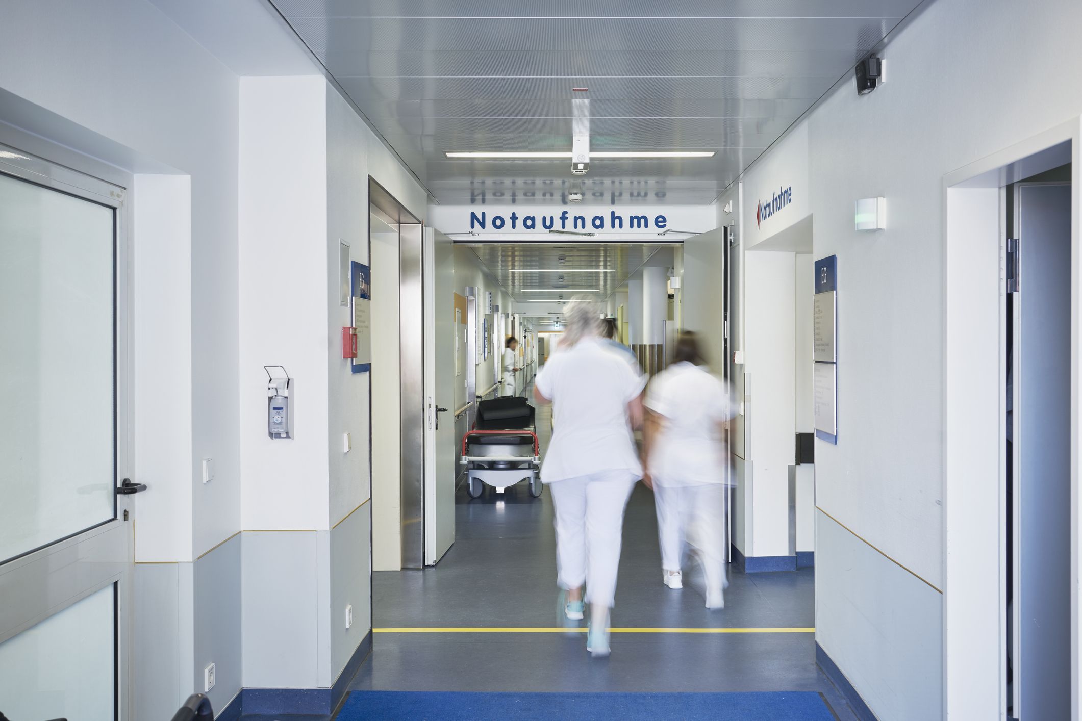 Der junge Mann wurde sofort notoperiert.