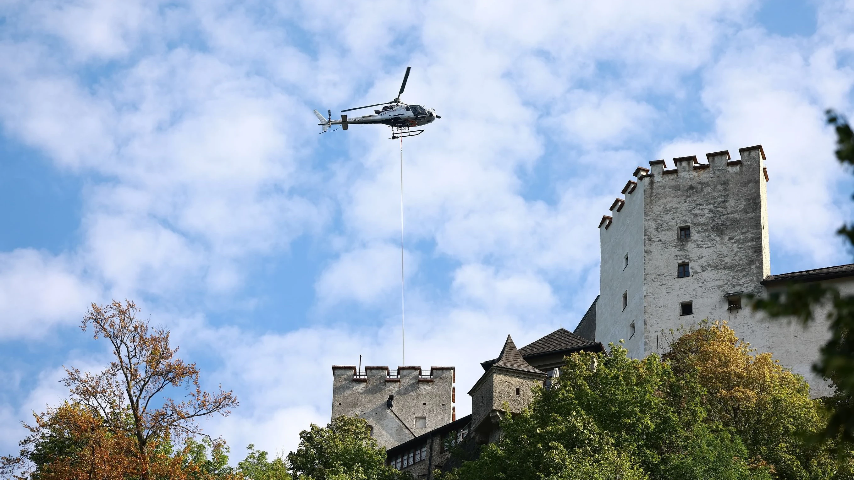 Heute.at - Hubschrauber kreist über der Festung Hohensalzburg