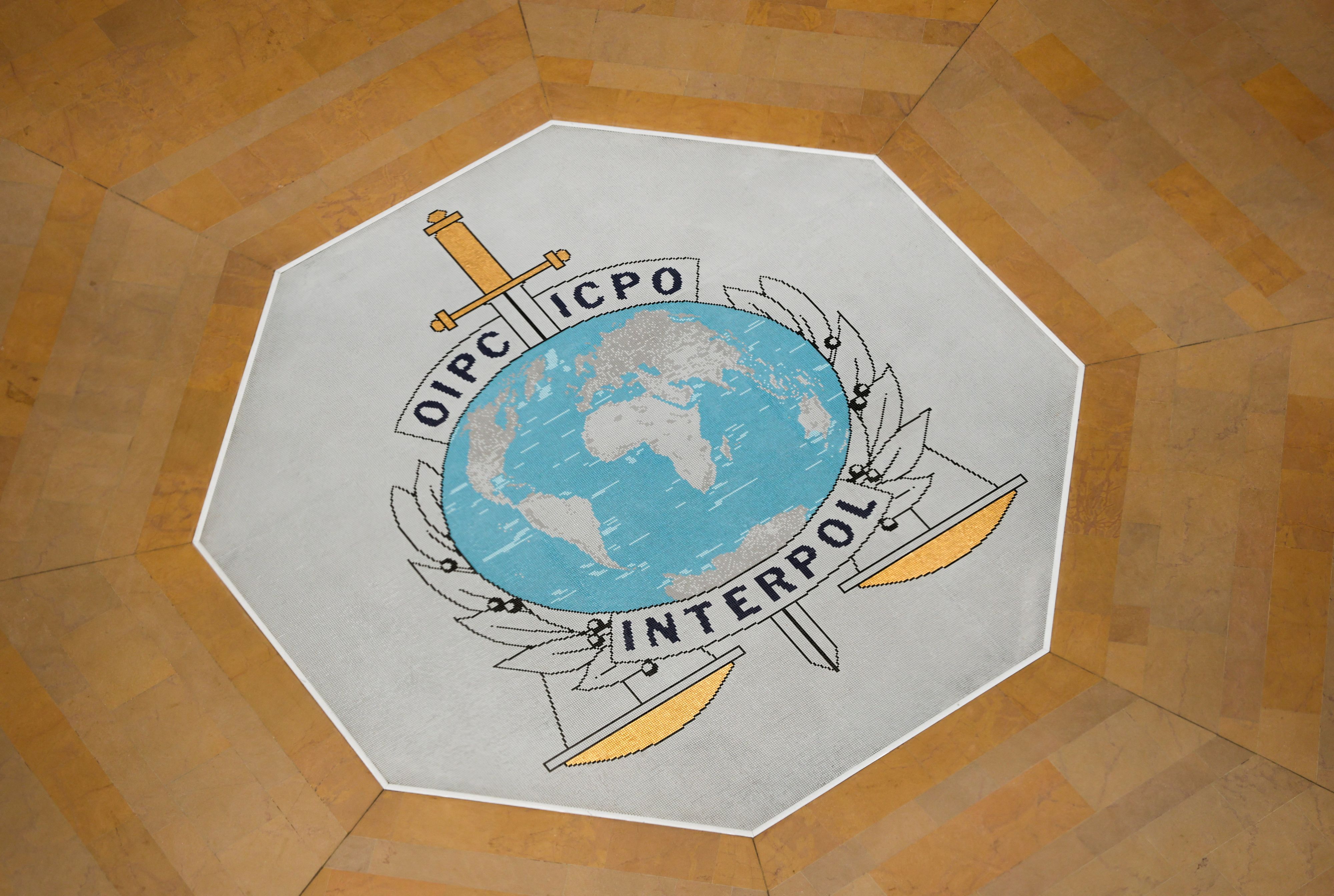 Ein neuer Bericht von Interpol zeigt, wie stark KI bereits mit Cyberangriffen verbunden ist. 