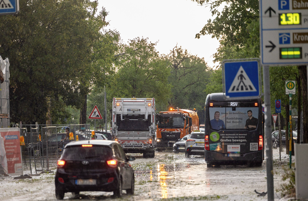 Heute.at - Hagel-Gewitter mit großen Regenmengen im Anmarsch