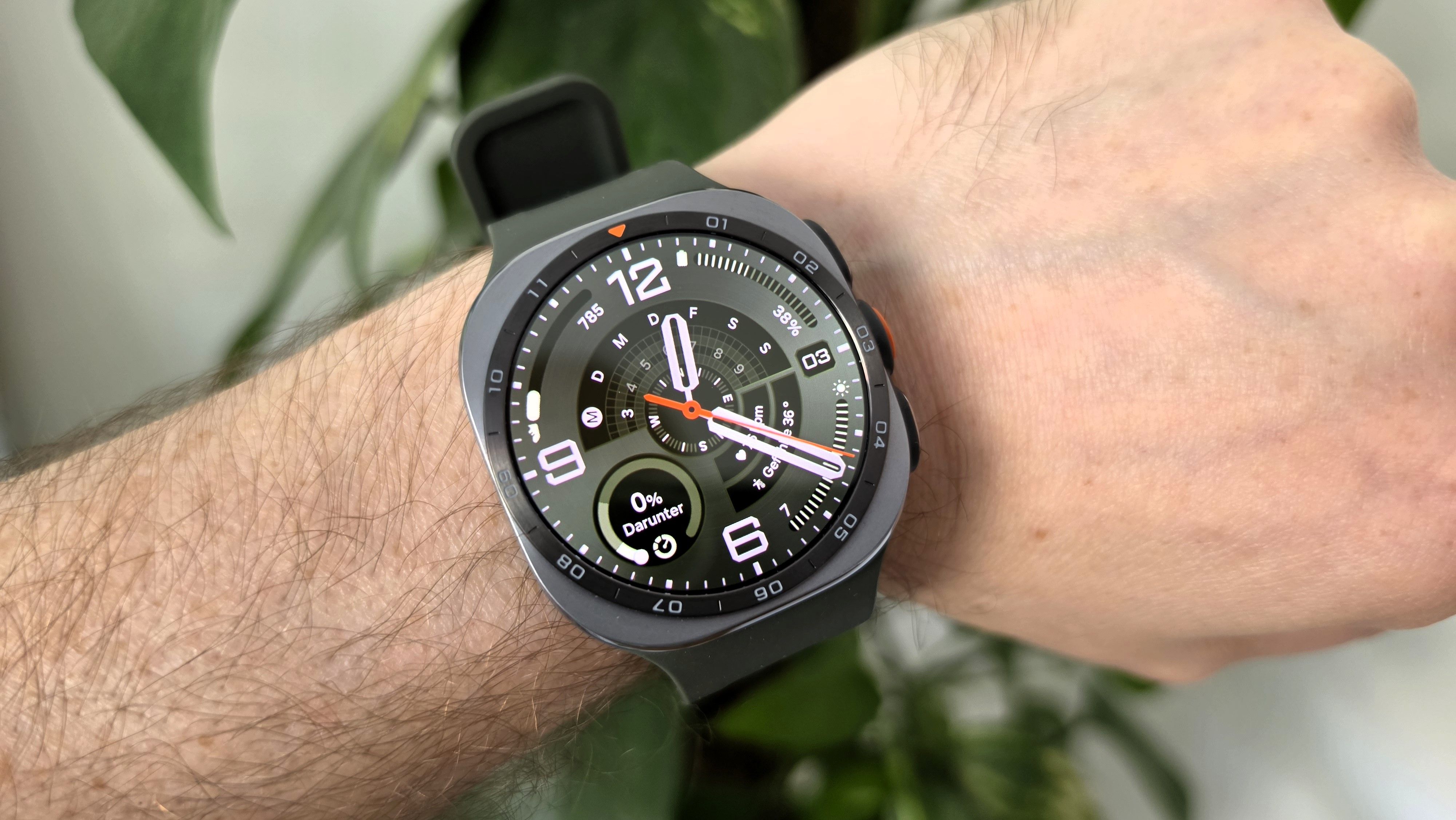 Mehr Ausdauer, mehr Tempo, mehr Helligkeit: Die Samsung Galaxy Watch Ultra 2 legt gegenüber der Vorgängerin bei Akku, Prozessor und Display kräftig nach.