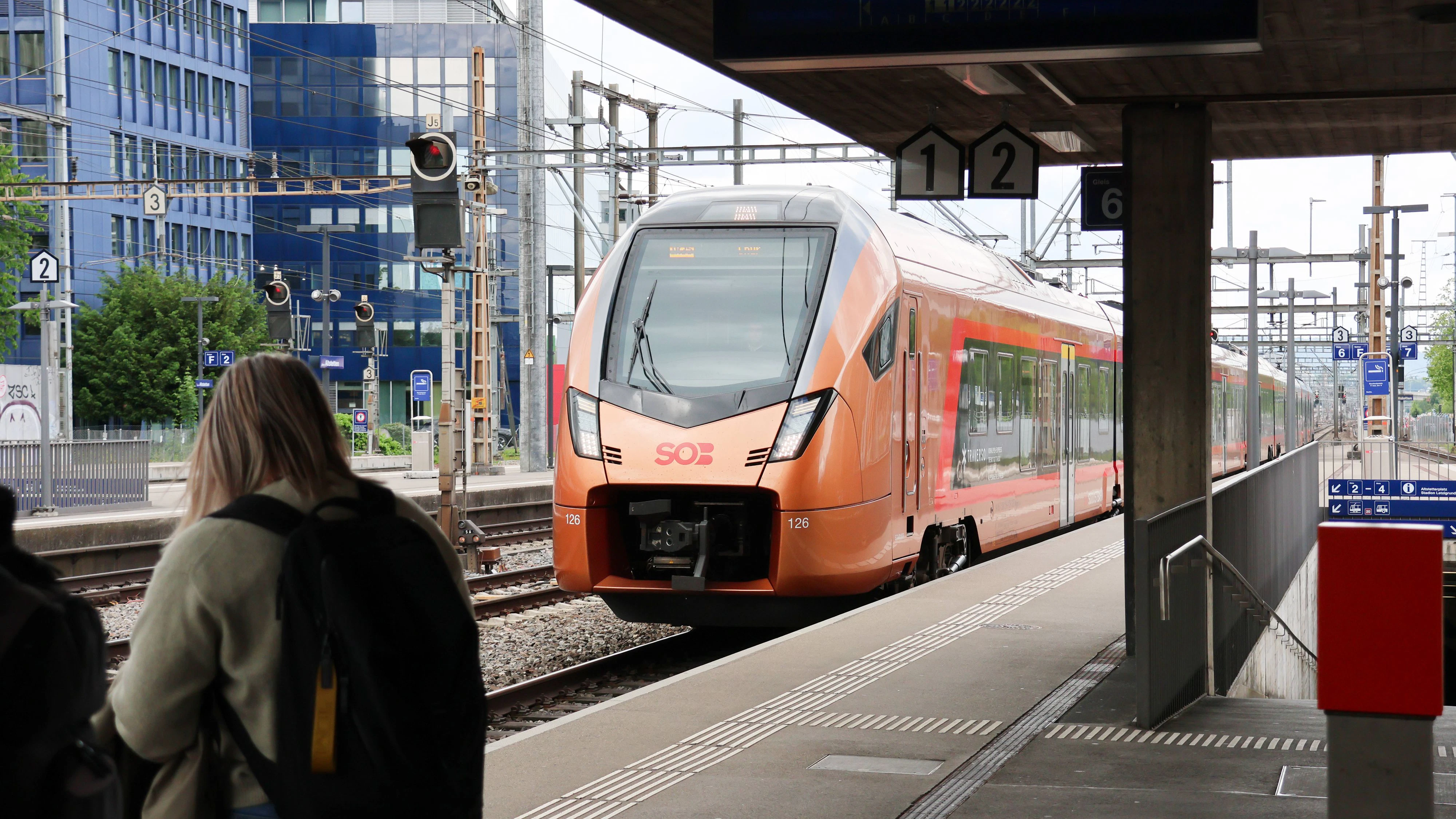 Heute.at - Mann im falschen Zug – Schaffner findet kuriose Lösung