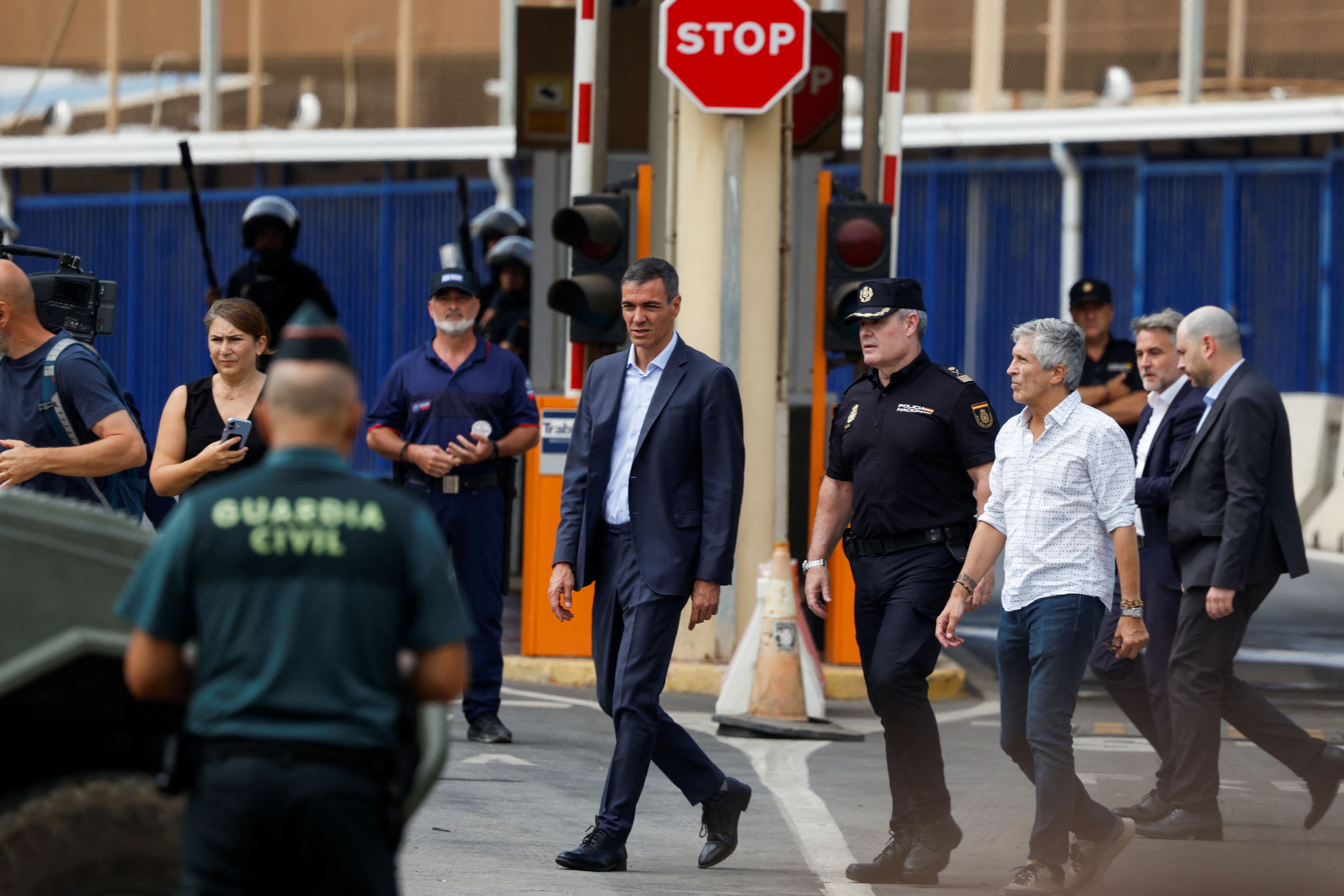Während Einsatzkräfte in Ceuta noch Leichen aus dem Meer bargen, verabschiedete sich Sanchez in die Ferien.