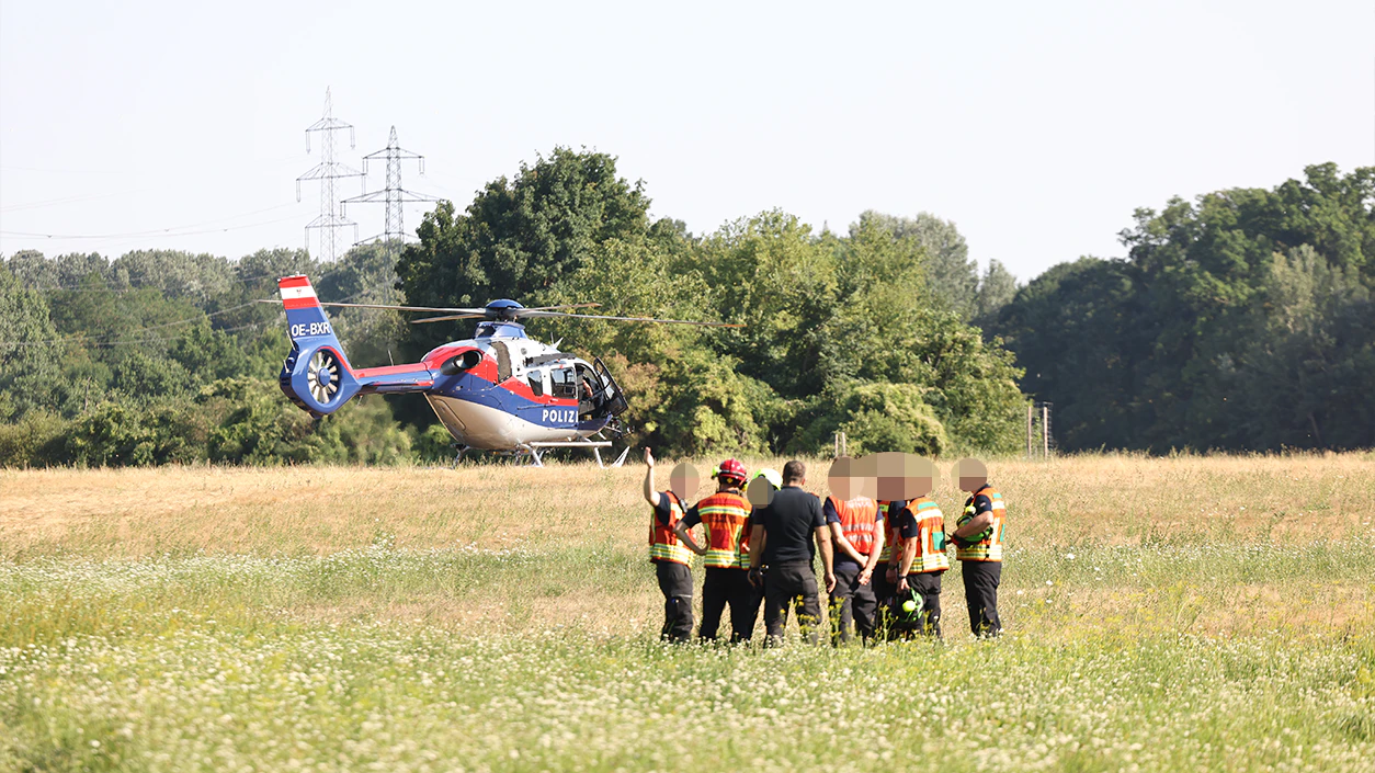 Heute.at - Körperlich schwer – Brand verlangt Helfern alles ab