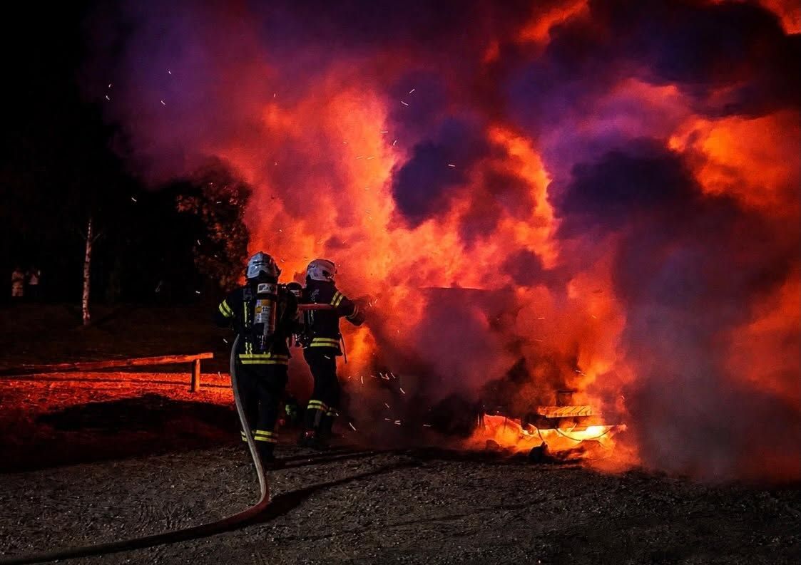 Die FF Pichling kämpfte gemeinsam mit der Linzer Berufsfeuerwehr gegen die Flammen.