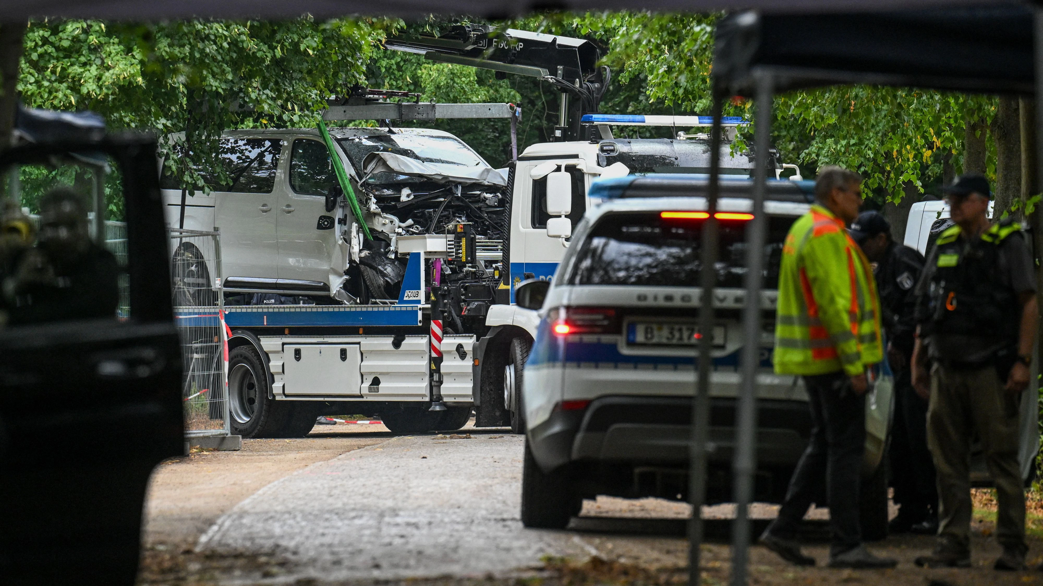 Heute.at - CSD-Attentäter beerdigt – Polizei schützt Begräbnis