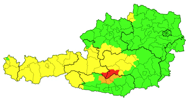 Das Gewitter ist recht ortsfest. 