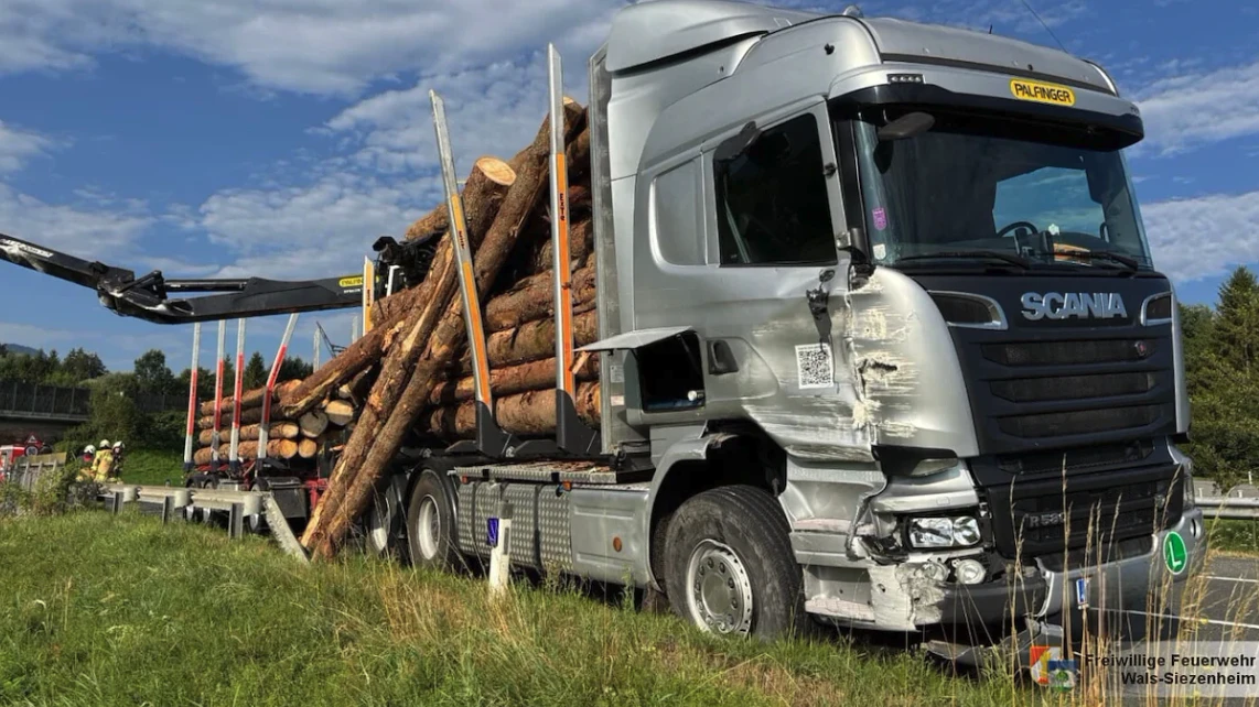 Heute.at - Gefährlicher Unfall – Lkw kracht gegen Unterführung