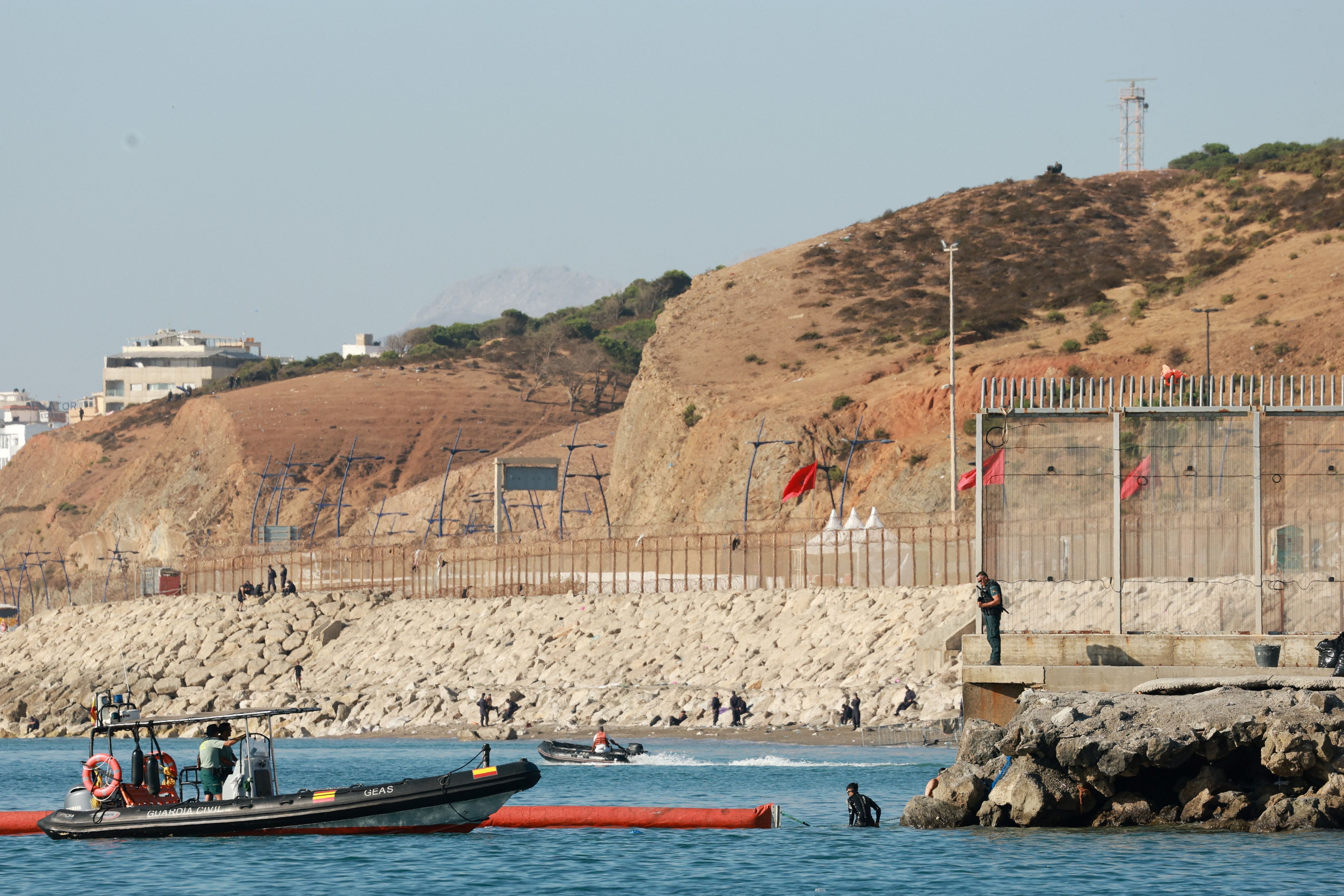 In der vergangenen Woche erreichten rund 60.000 Migranten, viele davon schwimmend, die spanische Exklave an der nordafrikanischen Küste.