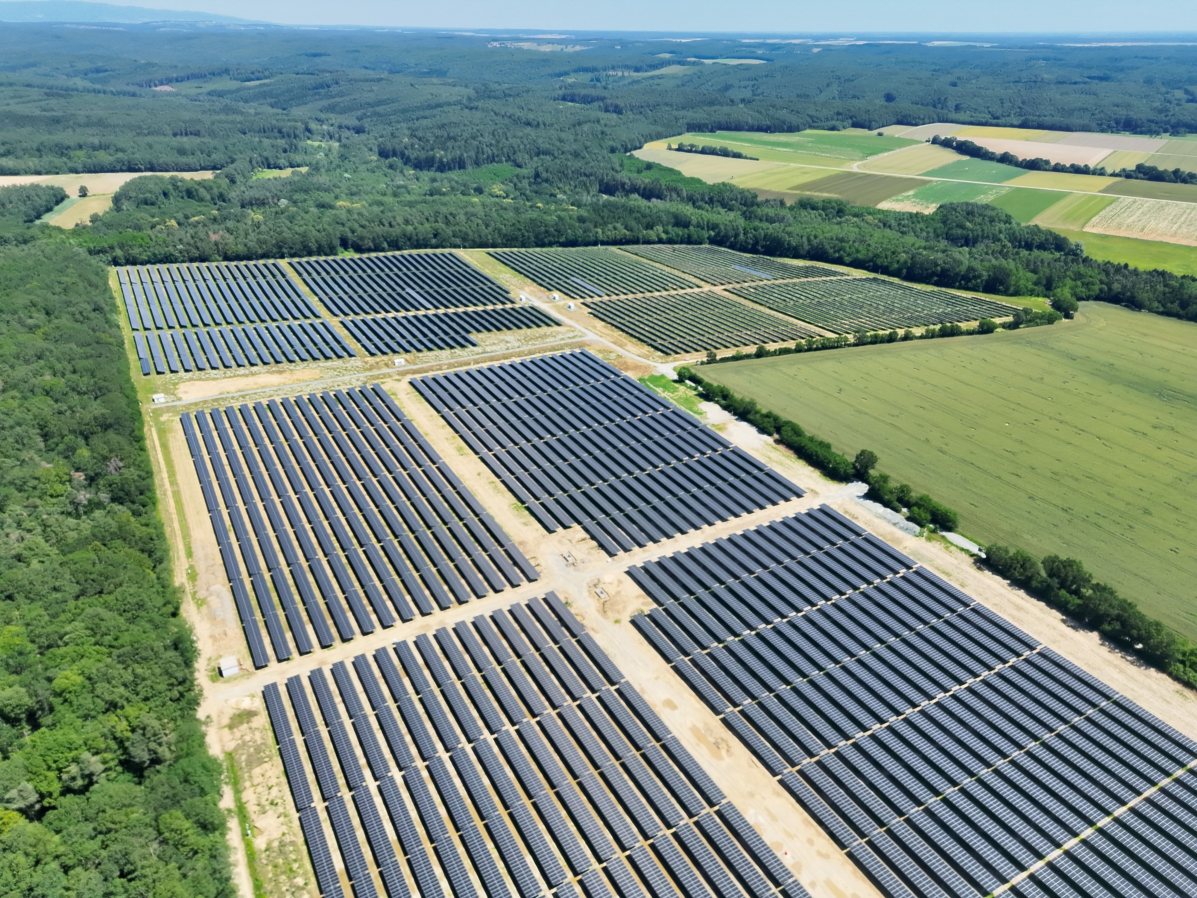 Der PV-Park Güssing Ost ist eine großflächige Photovoltaikanlage von Burgenland Energie zur Erzeugung von erneuerbarem Solarstrom. 