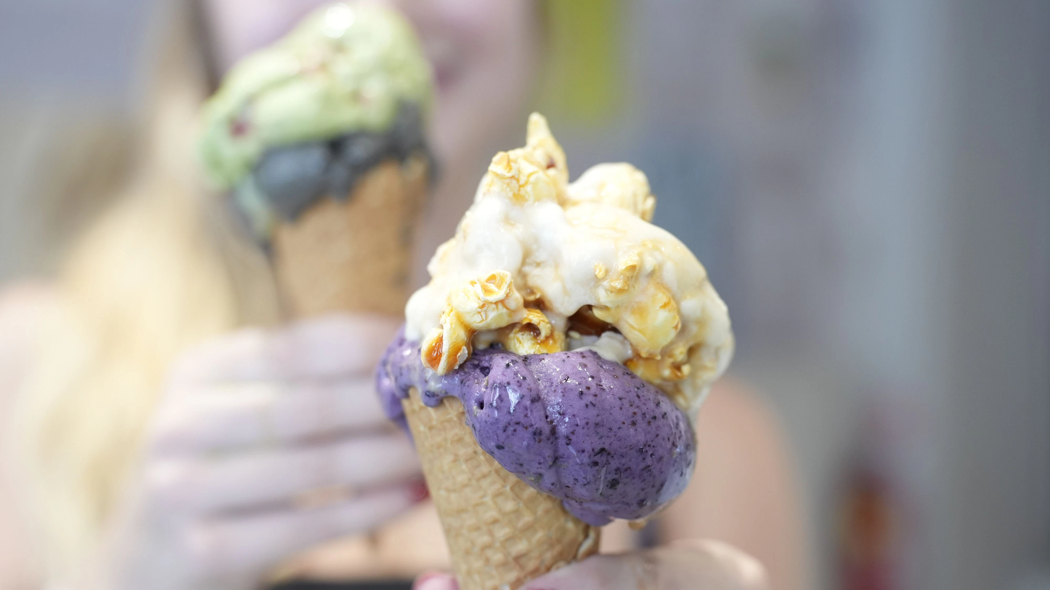 Popcorn und Blueberry-Matcha-Cookie im "Heute"-Test.