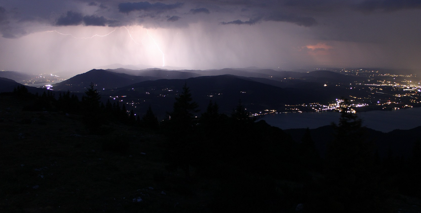 Heute.at - Hitze-Gewitter mit Hagel und viel Regen im Anmarsch