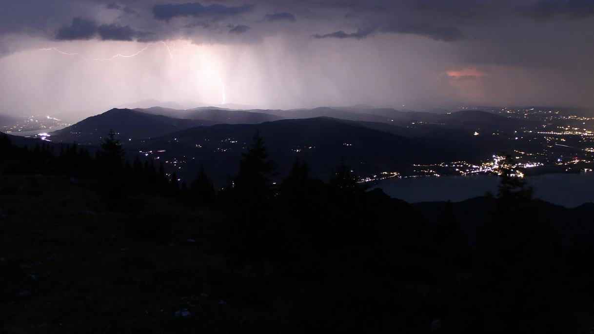 Heute.at - Hitze-Gewitter mit Hagel und viel Regen im Anmarsch