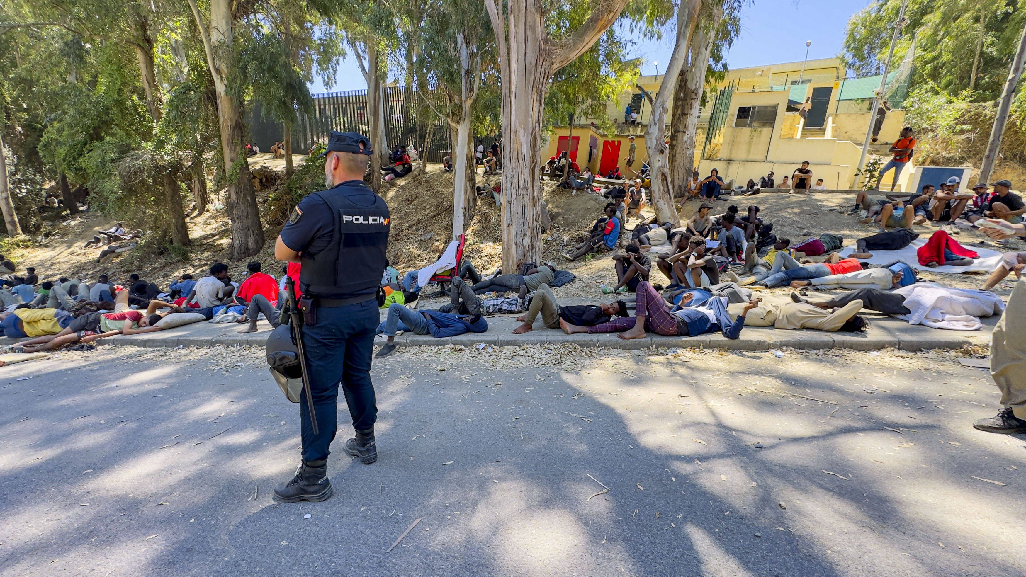 Zahlreiche Migranten sind nach wie vor in Ceuta.