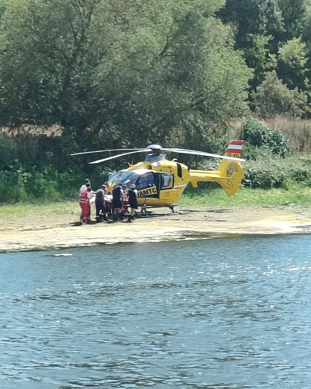 Am Montag stürzte ein 72-Jähriger in die March: Rettungsaktion von Passant, Feuerwehr, Rettung und ÖAMTC-Crew