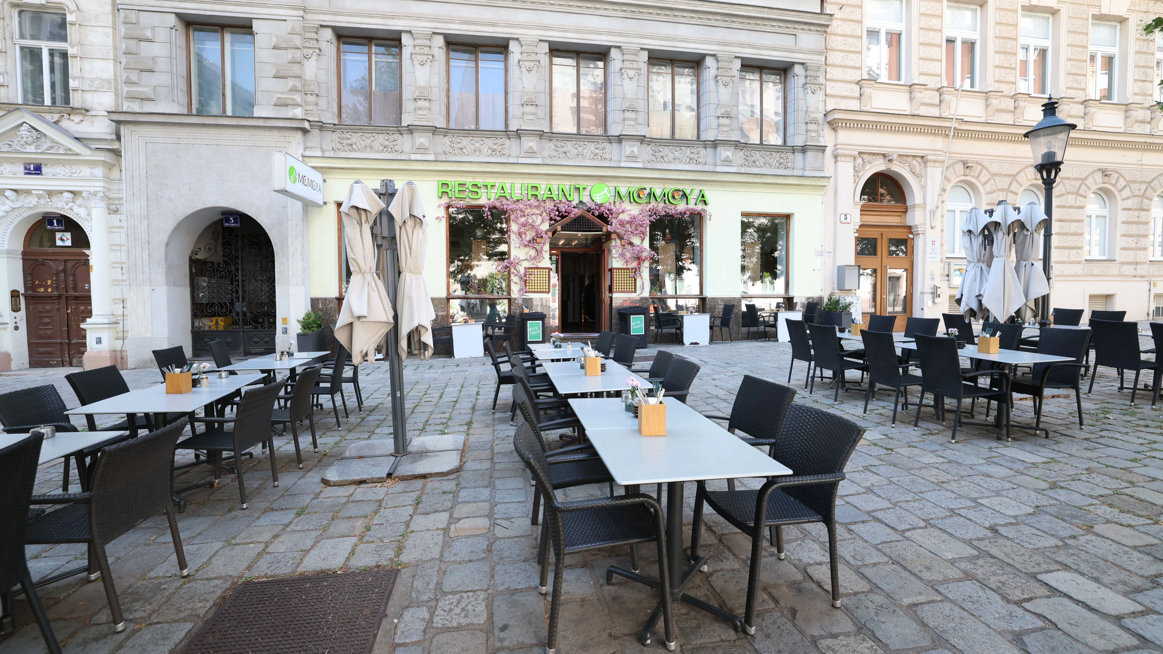 Viele Gastronomen klagen über leere Gastgärten und Lokale.