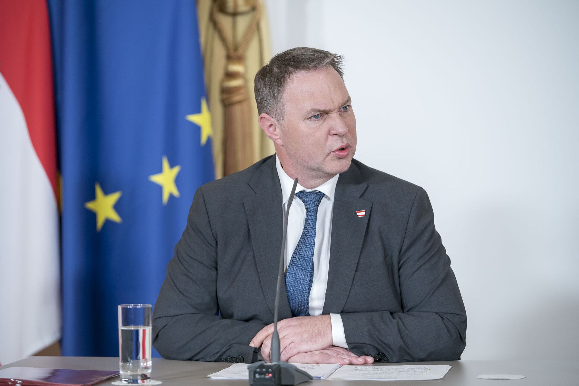 Medienminister Andreas Babler (SPÖ) steht wegen seiner Medienpolitik massiv in der Kritik von vielen Seiten.