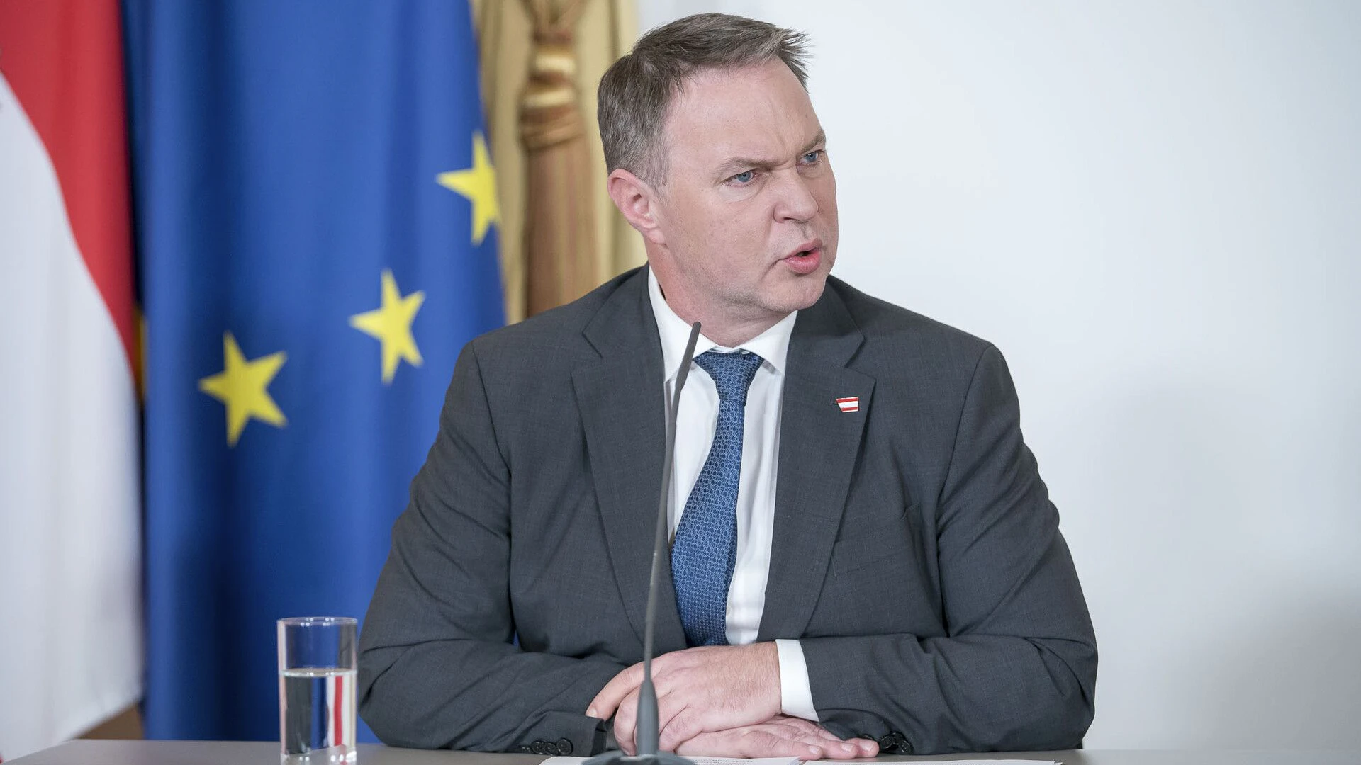 Medienminister Andreas Babler (SPÖ) steht wegen seiner Medienpolitik massiv in der Kritik von vielen Seiten.